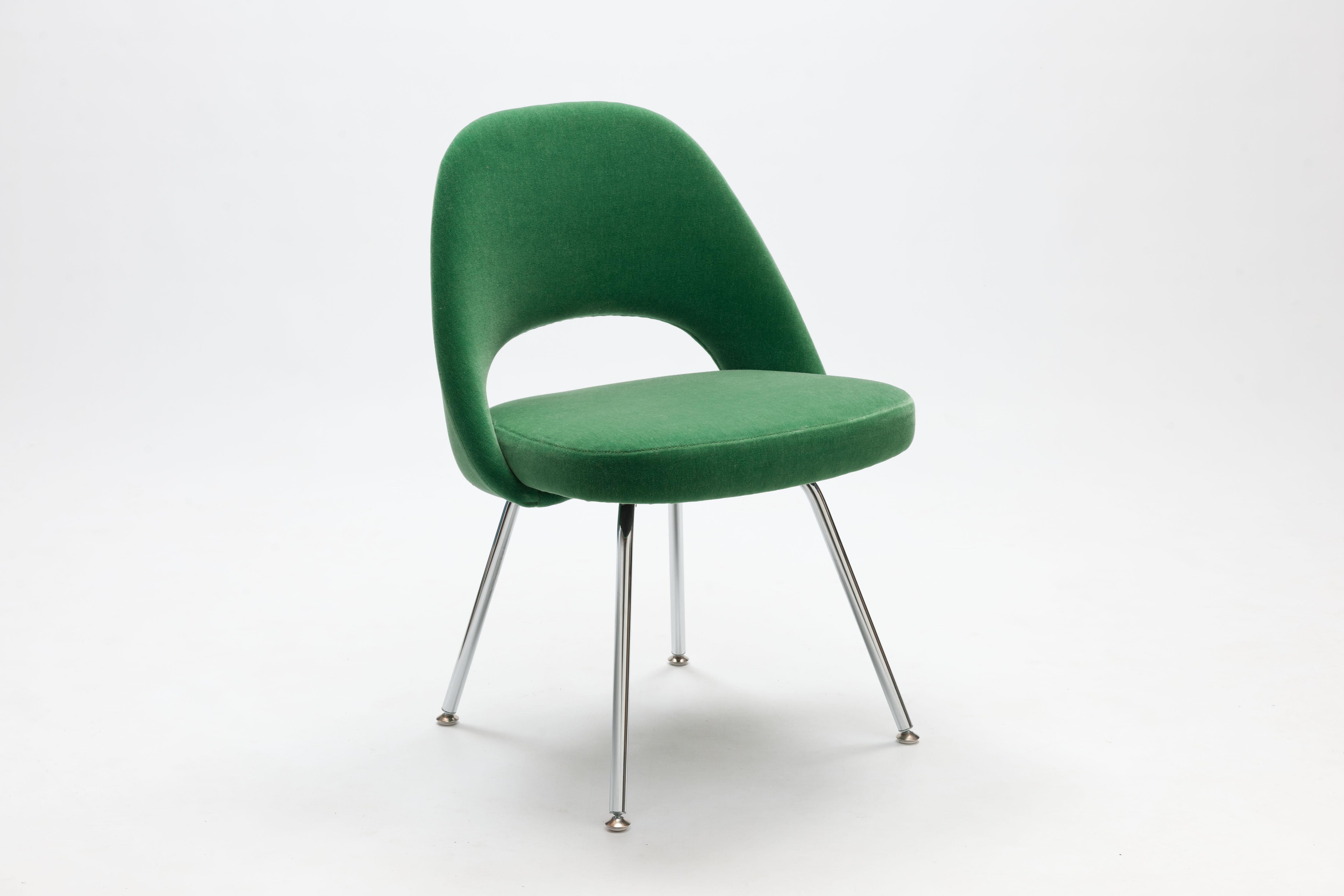 Side chair model 72 / Executive chair by Eero Saarinen with chromed steel legs and beautiful Mohair Fabric. This versatile chair works well in various settings and decors and provides extreme good seating comfort. 

Complimentary shipping within the