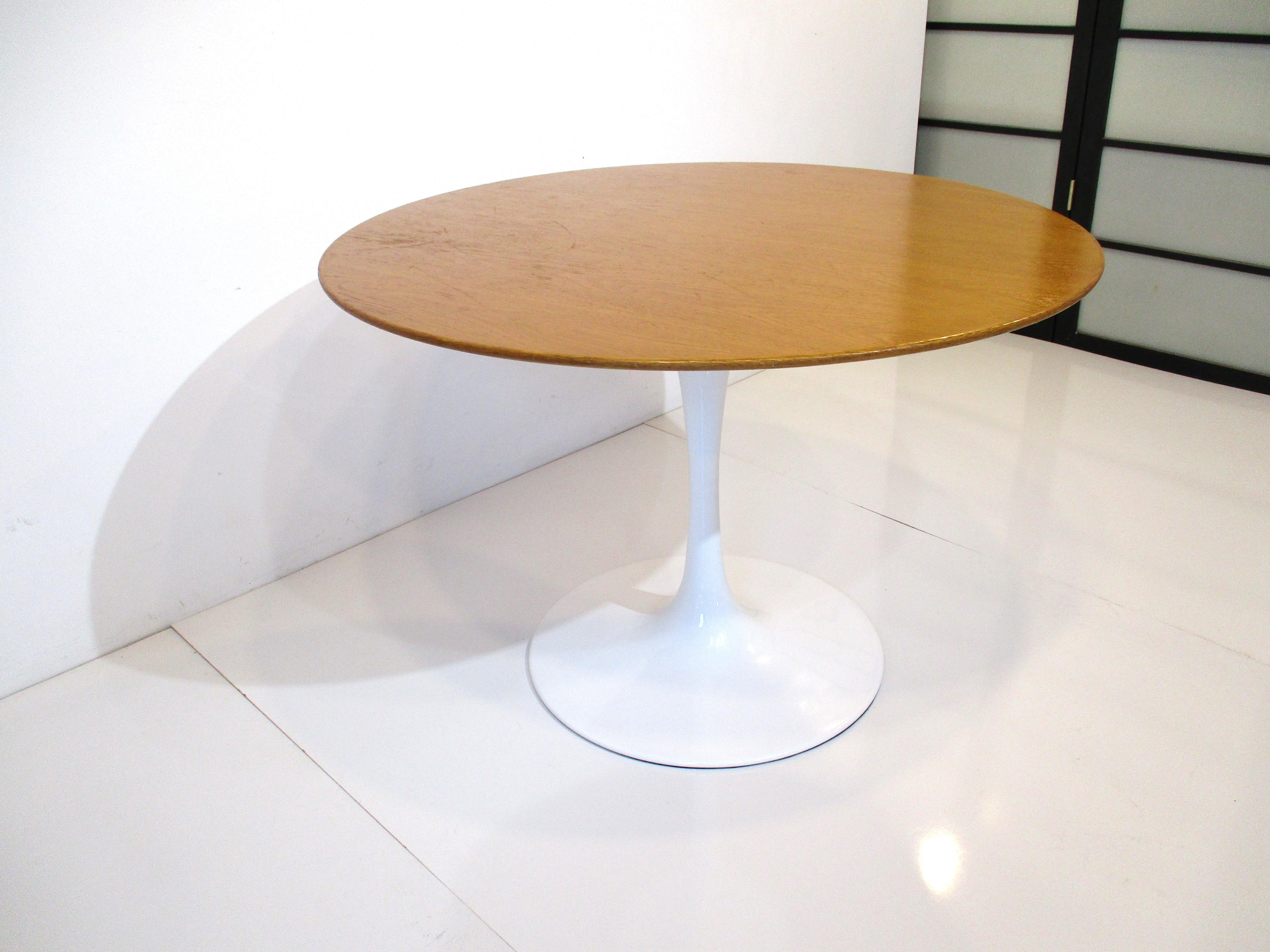 Mid-Century Modern Eero Saarinen Oak Tulip Table for Knoll International