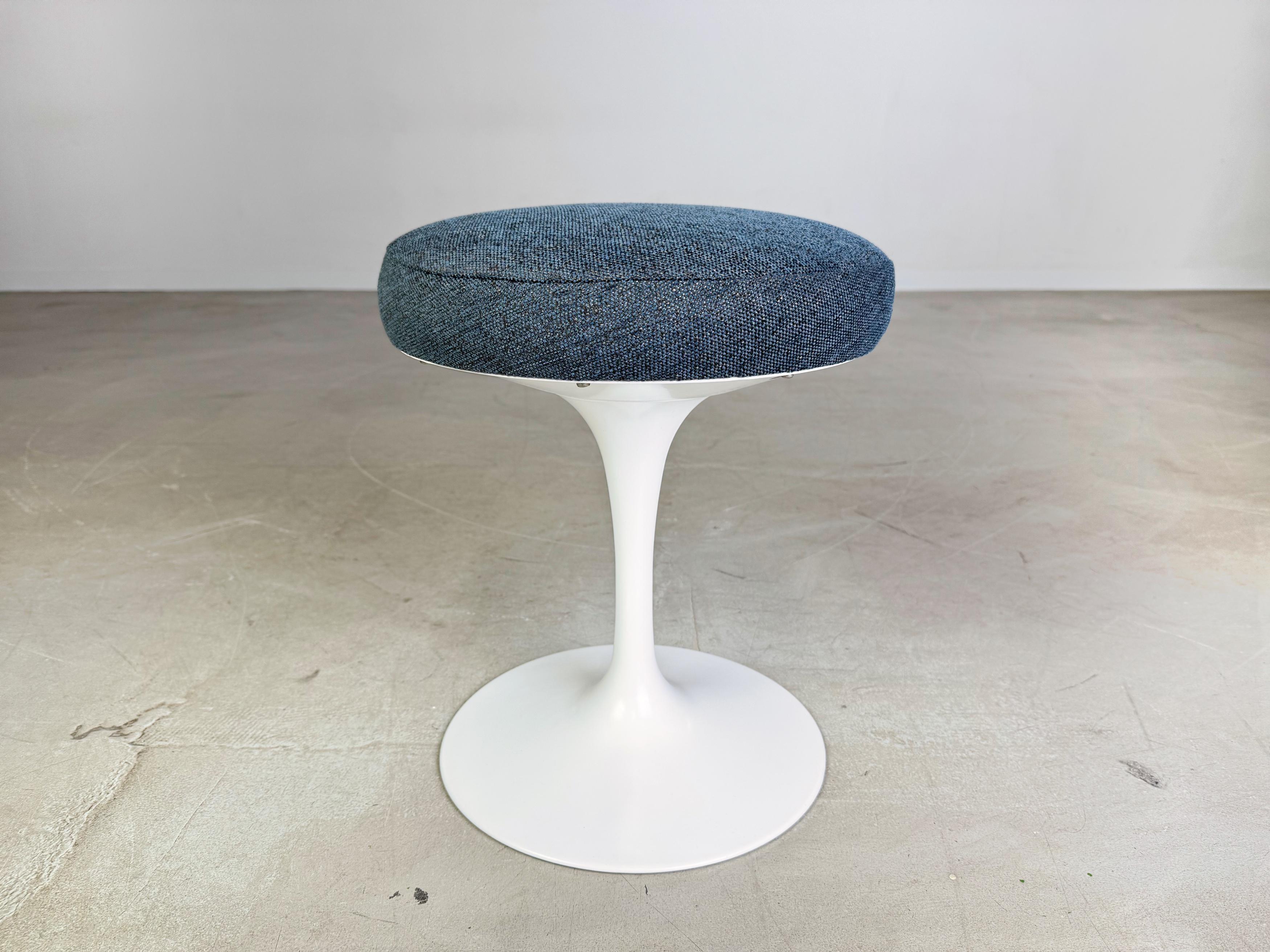 Mid-Century moderno Ottomana Eero Saarinen Fußhocker Knoll Intenational Tulip Hocker in vendita