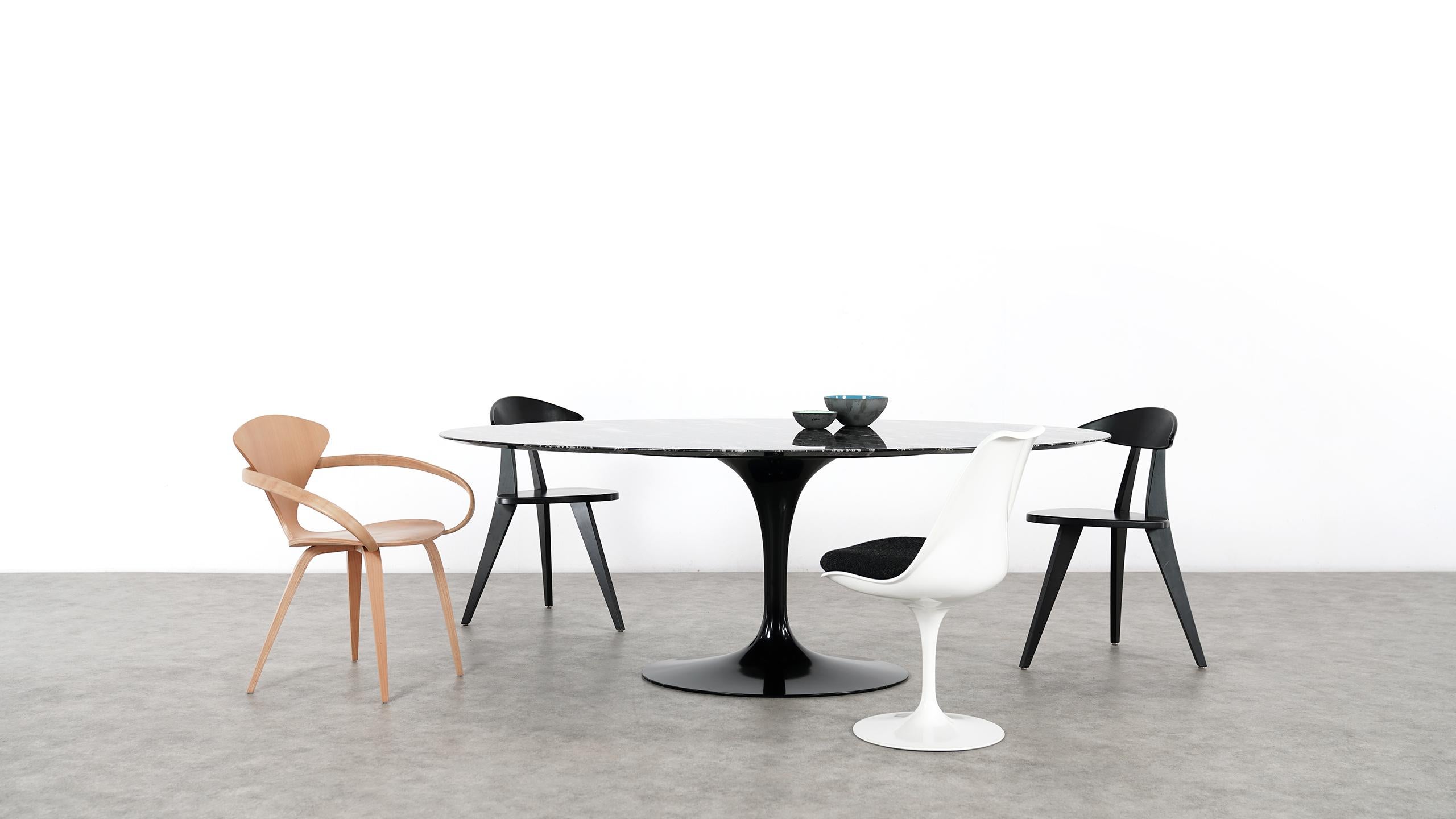 black saarinen dining table