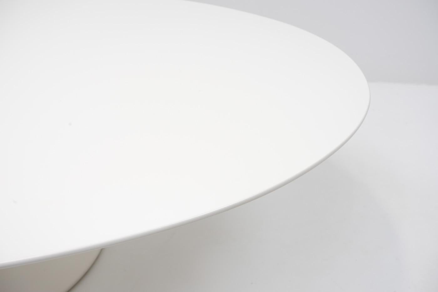 Tavolino ovale di Eero Saarinen per Knoll International, produzione svizzera anni '70 In condizioni buone in vendita a Renens, CH