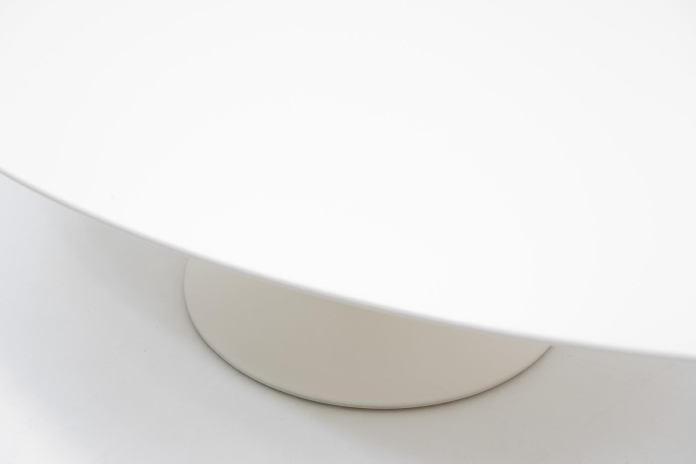 Alluminio Tavolino ovale di Eero Saarinen per Knoll International, produzione svizzera anni '70 in vendita
