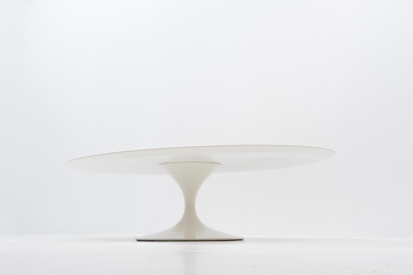 Tavolino ovale di Eero Saarinen per Knoll International, produzione svizzera anni '70 in vendita 1