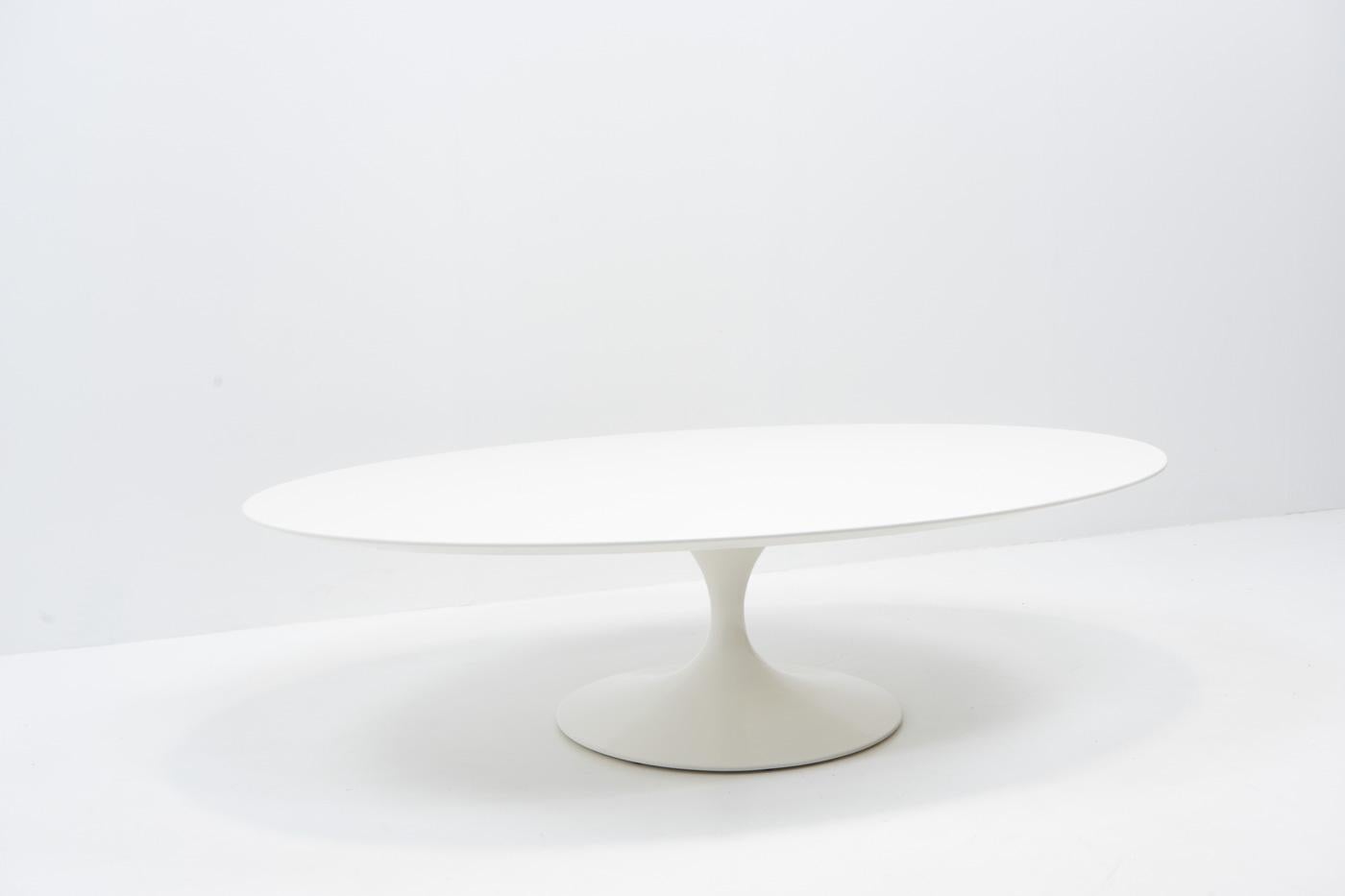 Tavolino ovale di Eero Saarinen per Knoll International, produzione svizzera anni '70 in vendita 2