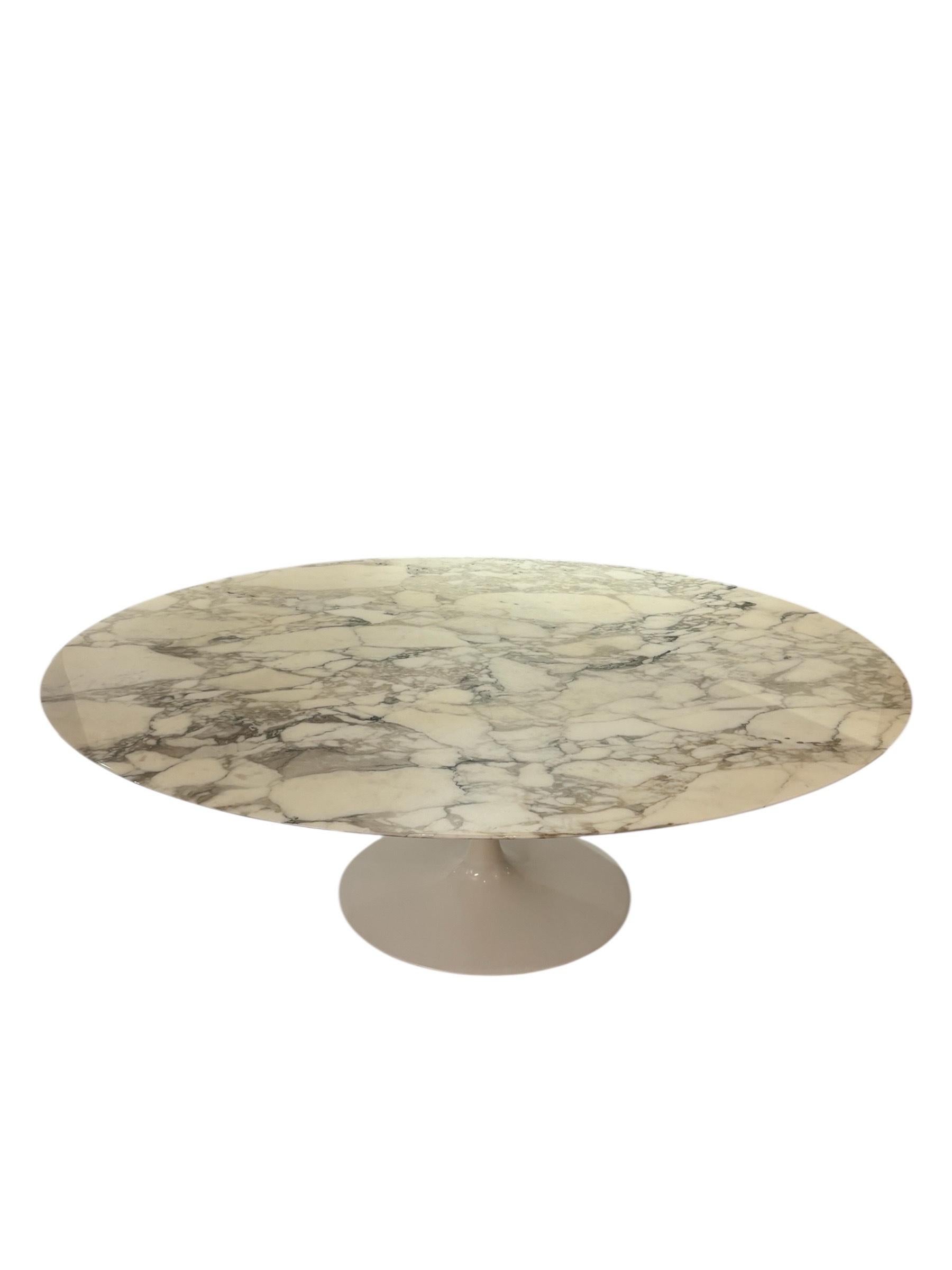 Mid-Century moderno Eero Saarinen Oval Dinning Table for Knoll International, Swiss Production 1970s in vendita