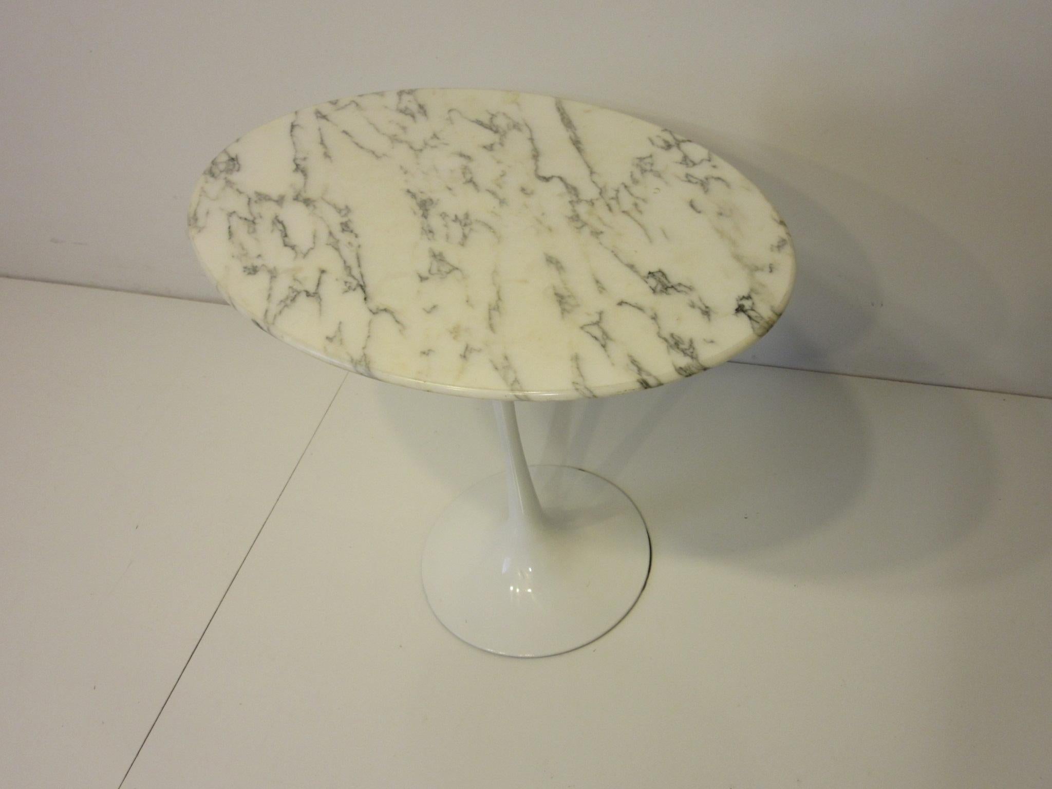 Eero Saarinen Oval Marble Tulip Side Table for Knoll In Good Condition In Cincinnati, OH