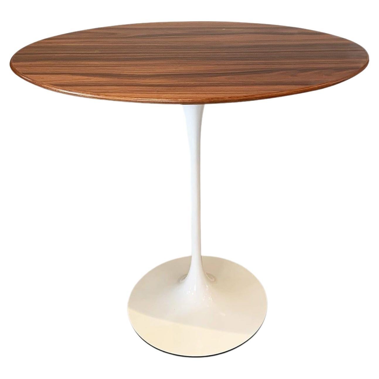 Table d'appoint ovale Eero Saarinen avec base en bois de rose et blanc par Knoll