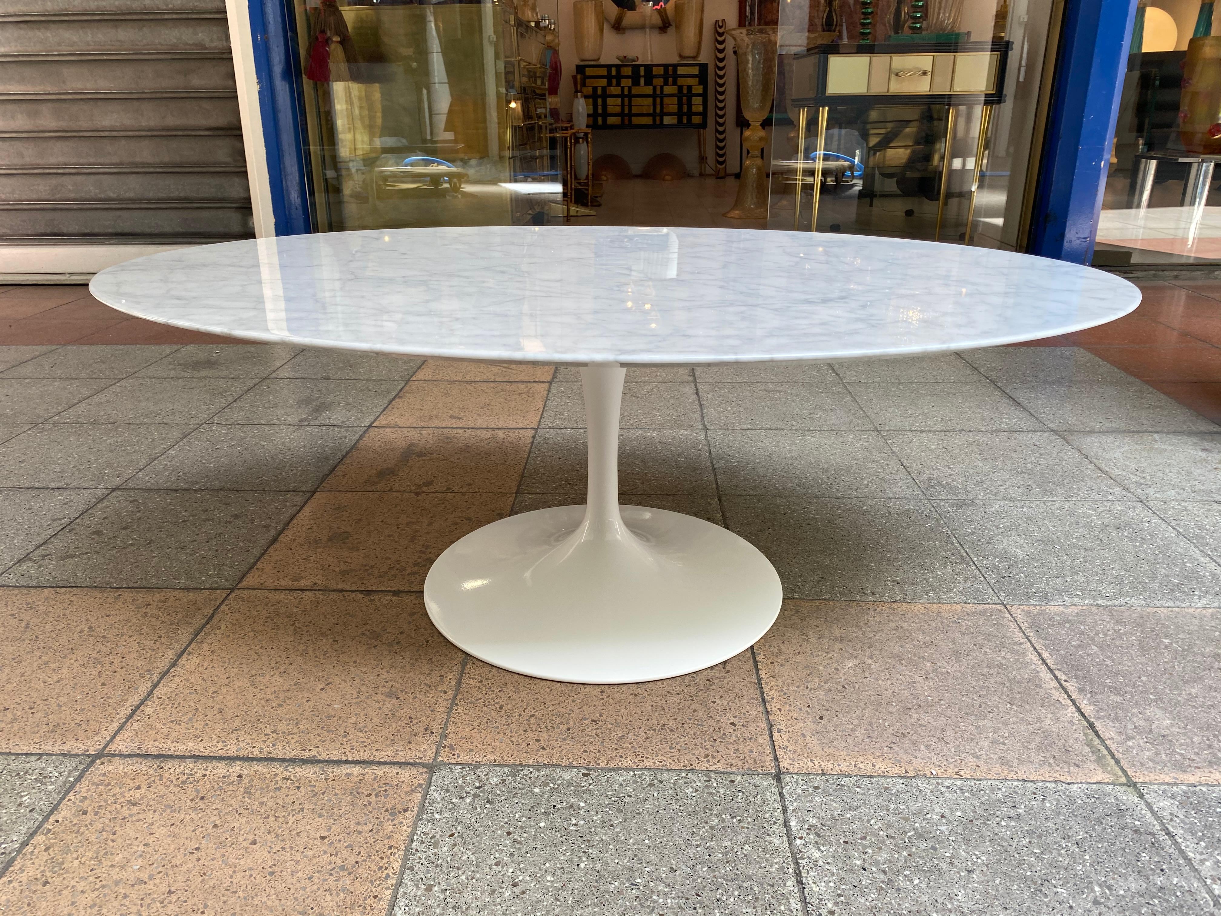 Contemporary Eero Saarinen Oval Tulip Coffee Table