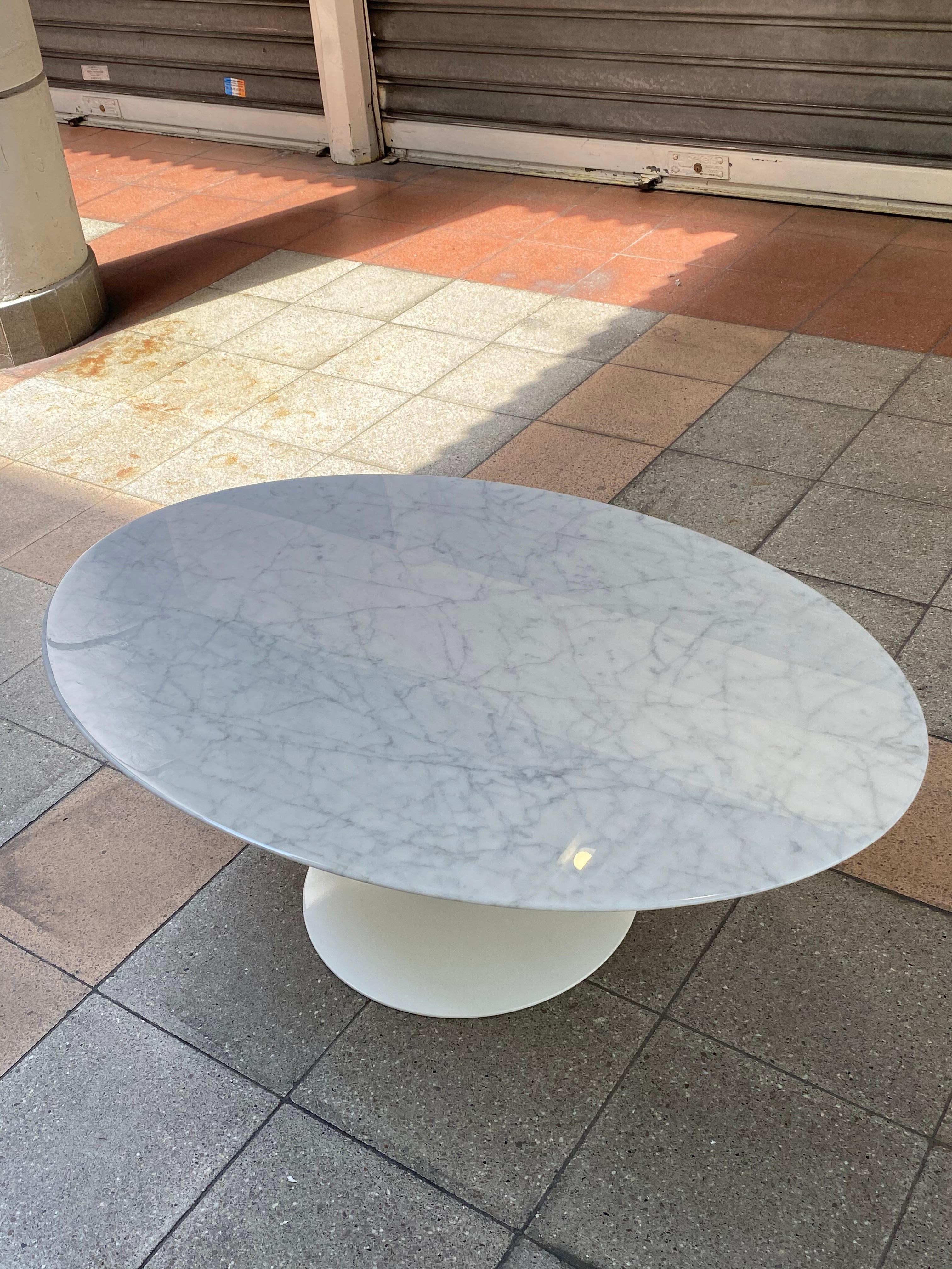 Marble Eero Saarinen Oval Tulip Coffee Table