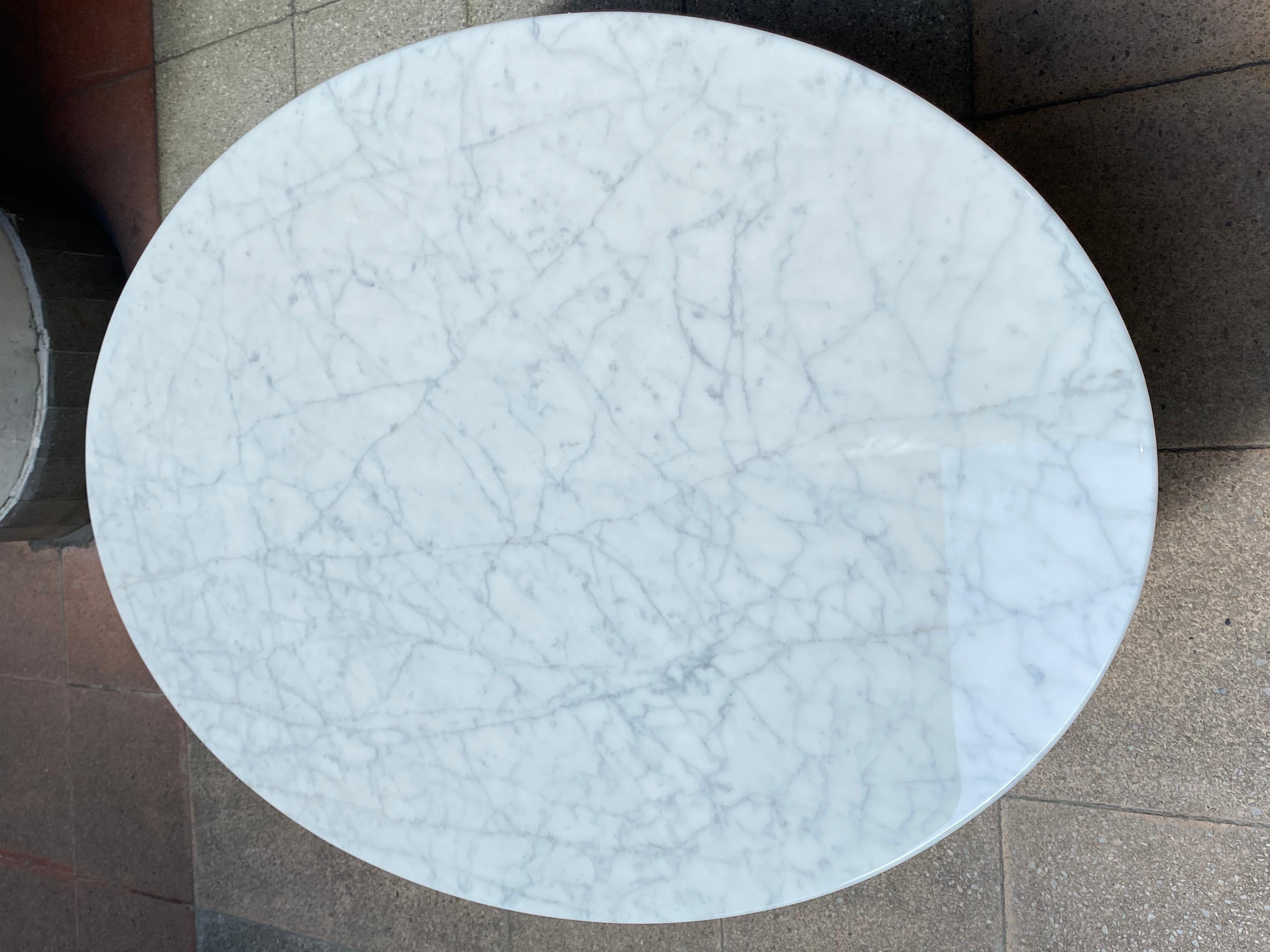 Eero Saarinen Oval Tulip Coffee Table 1