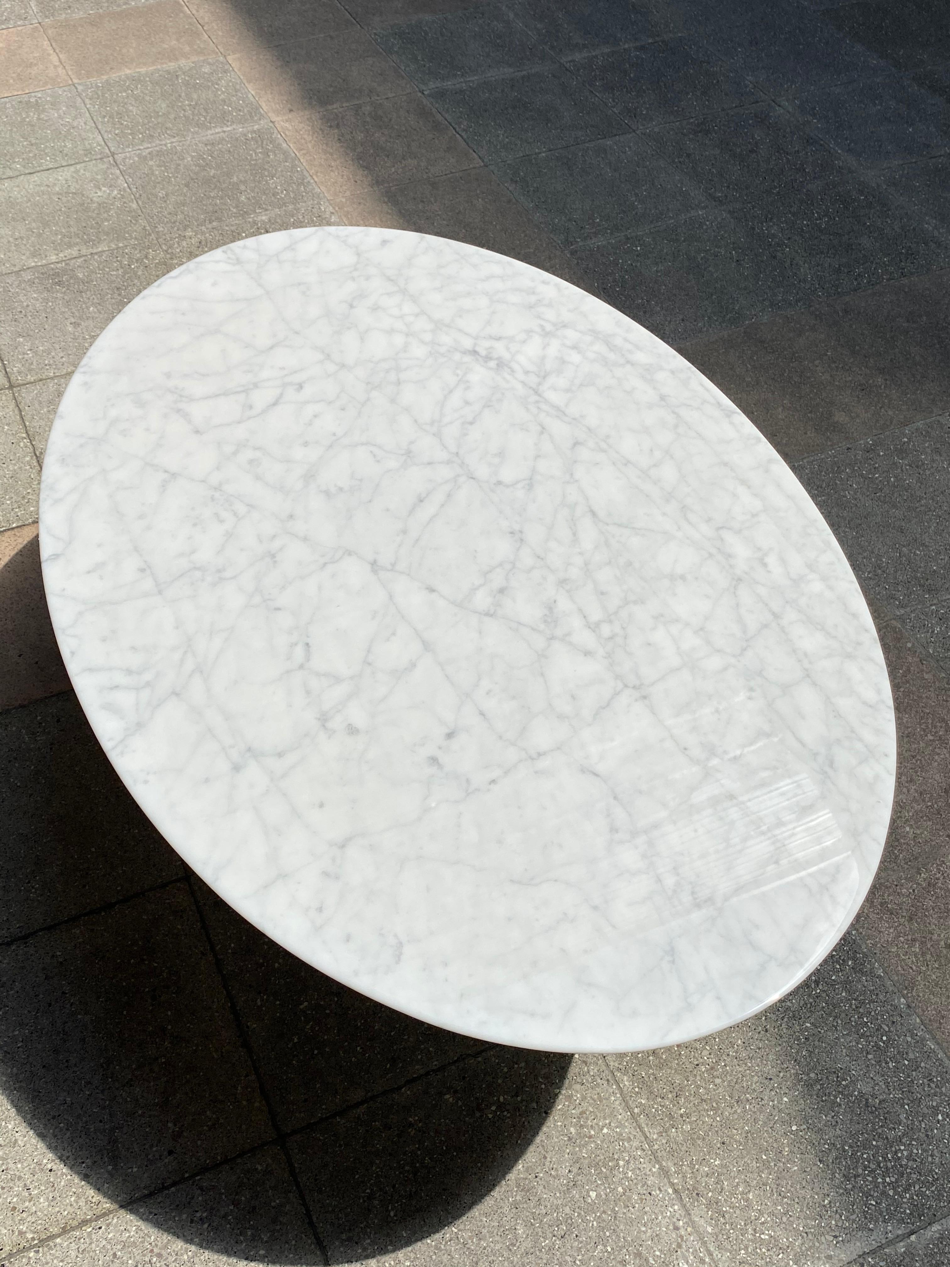 Eero Saarinen Oval Tulip Coffee Table 2
