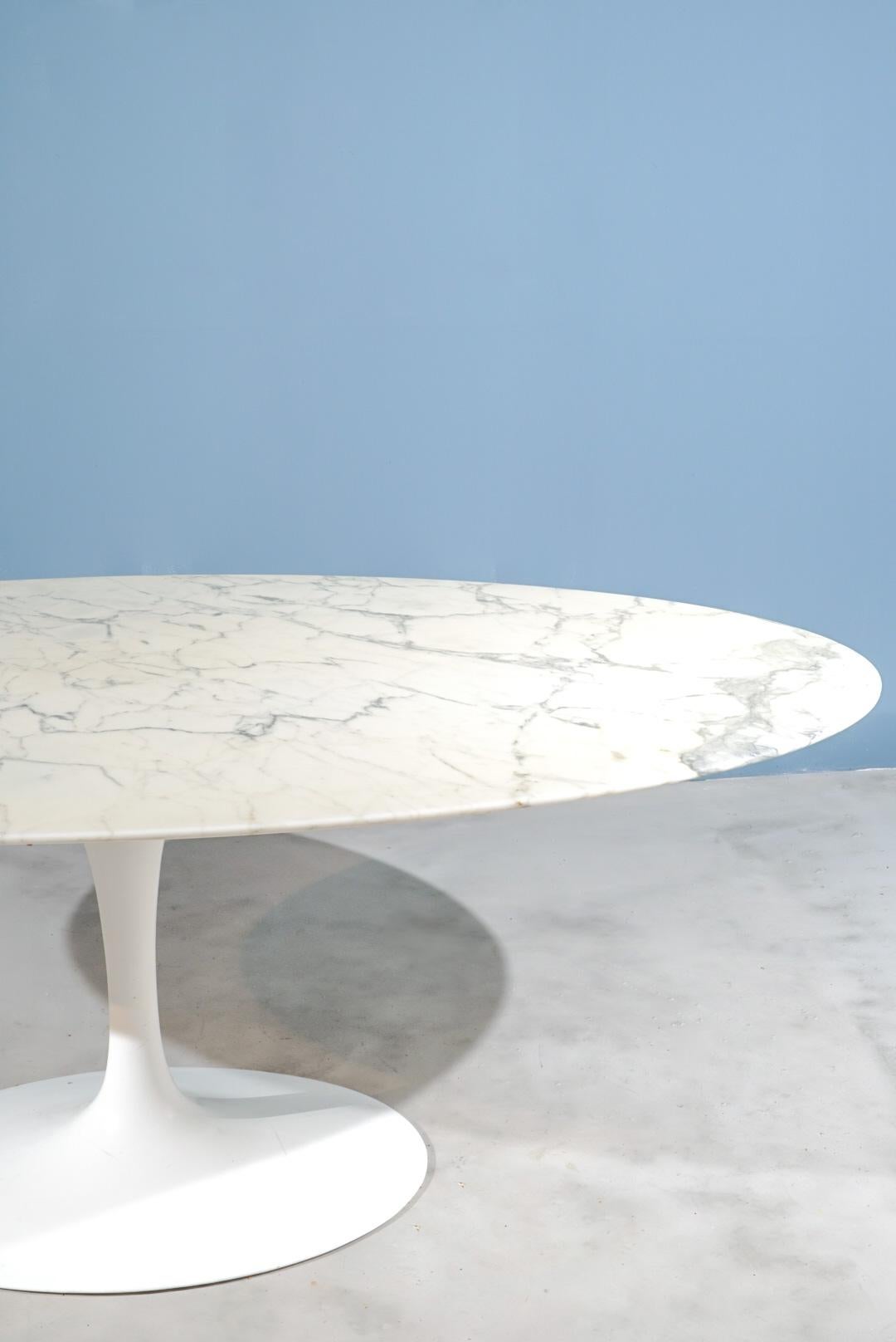 Mid-Century Modern Eero Saarinen Oval Tulip Dining Table Marble Knoll International