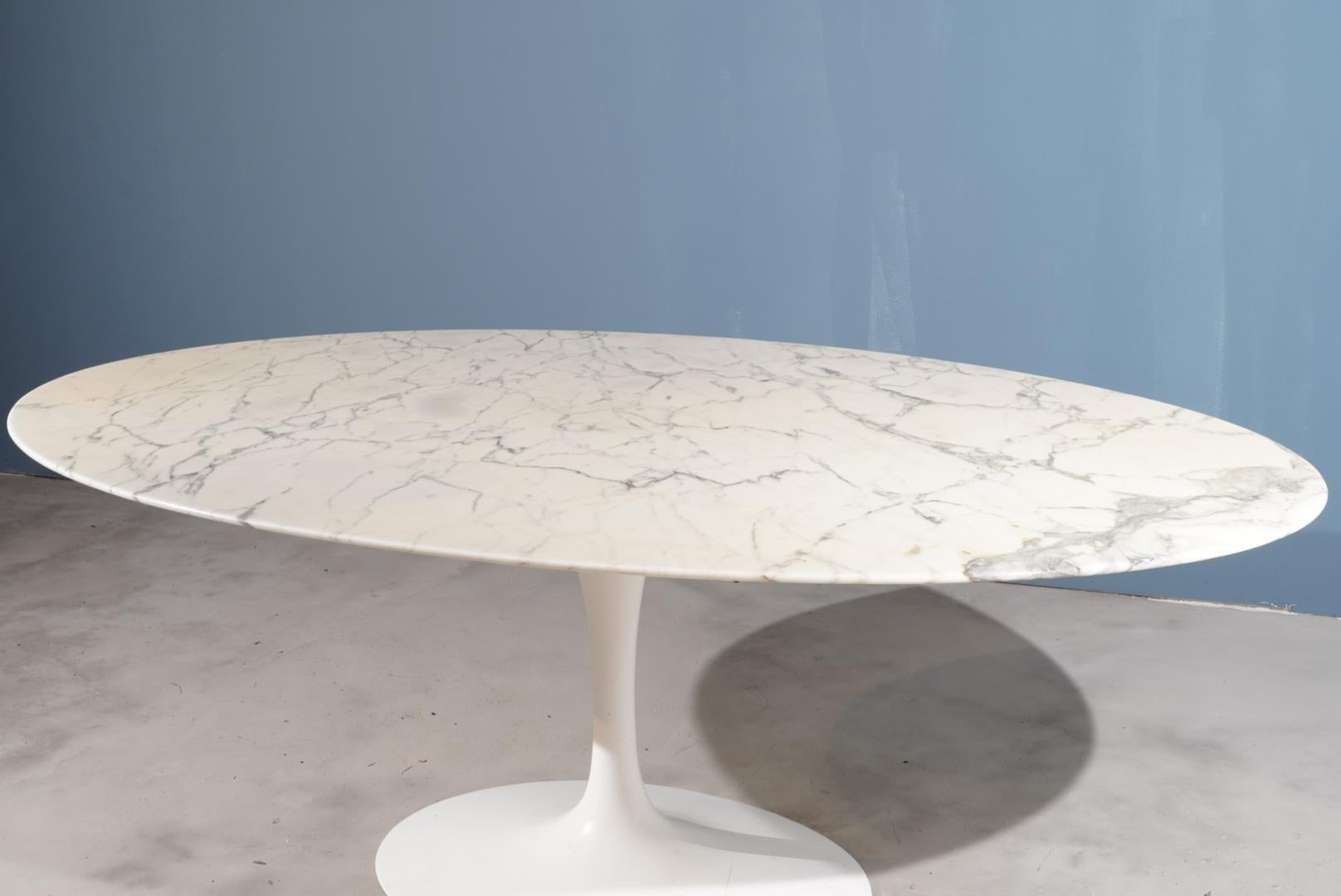 Italian Eero Saarinen Oval Tulip Dining Table Marble Knoll International