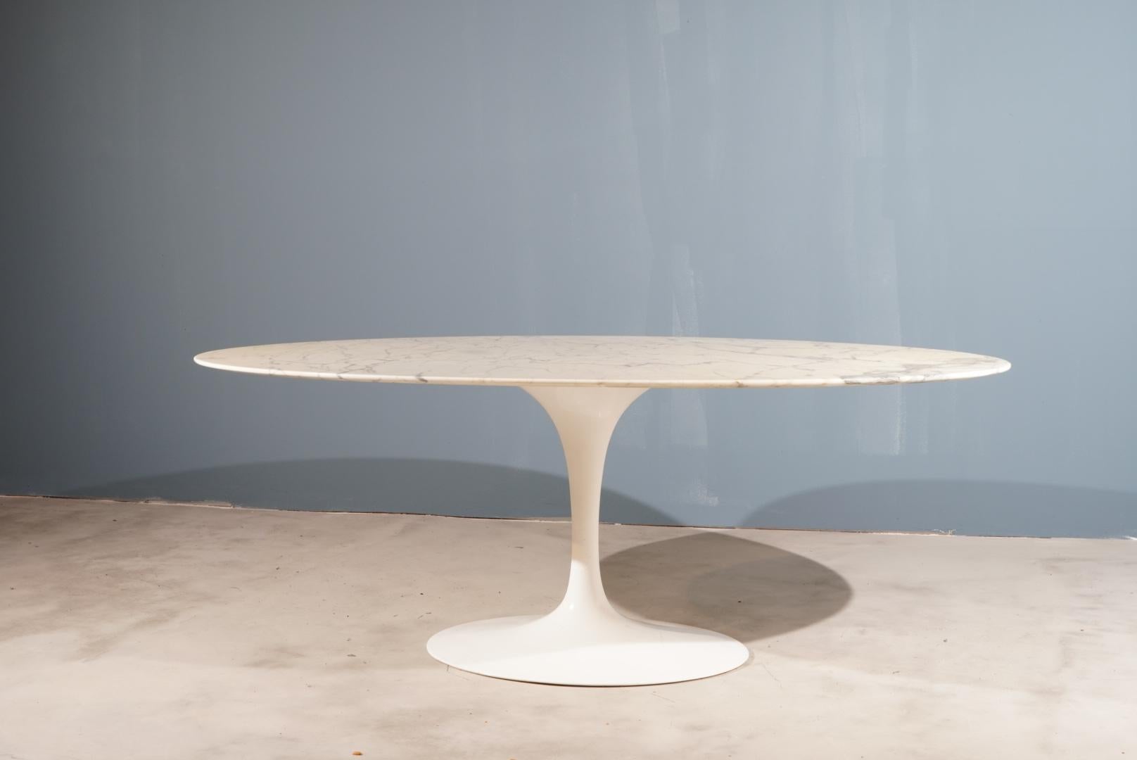 Eero Saarinen Oval Tulip Dining Table Marble Knoll International In Excellent Condition In Berlin, BE