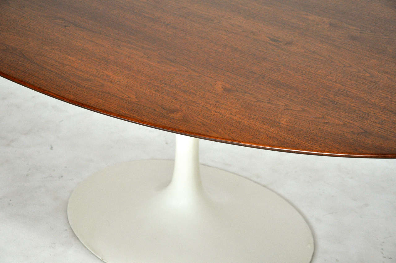 Mid-Century Modern Eero Saarinen Oval Walnut Dining Table for Knoll, 1960