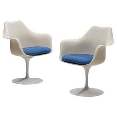 Eero Saarinen Pair of 'Tulip' Dining Chairs in Blue Upholstery