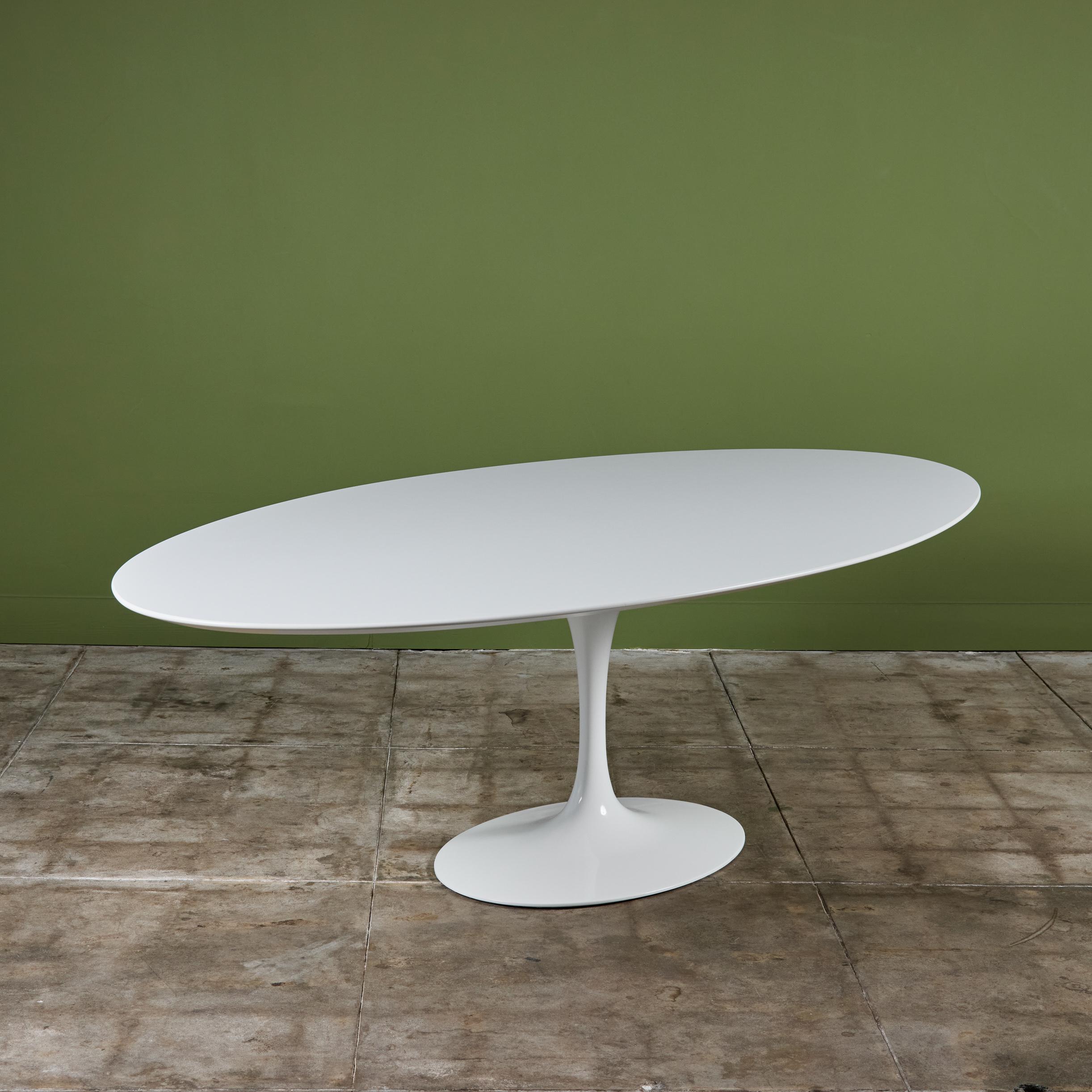 Mesa de comedor/escritorio con pedestal Eero Saarinen para Knoll International Moderno de mediados de siglo en venta