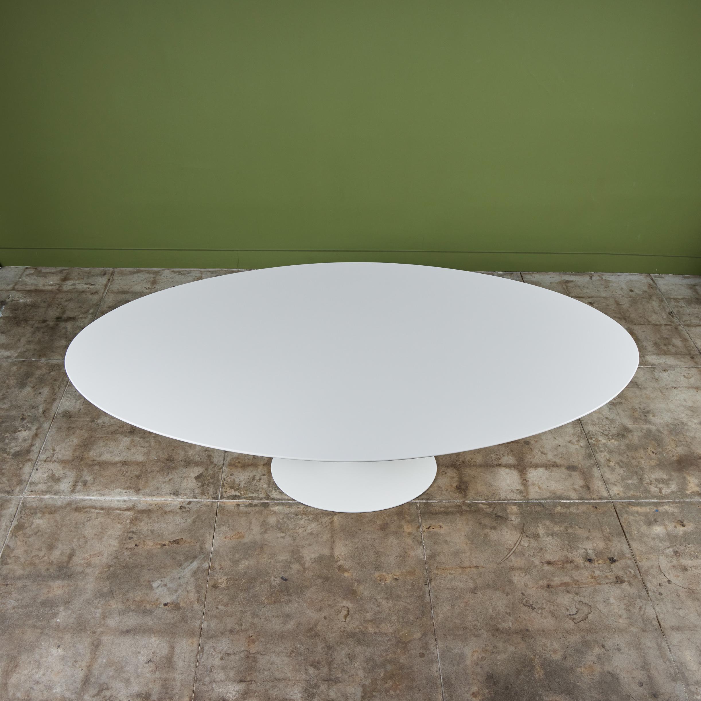 Mesa de comedor/escritorio con pedestal Eero Saarinen para Knoll International Siglo XXI y contemporáneo en venta