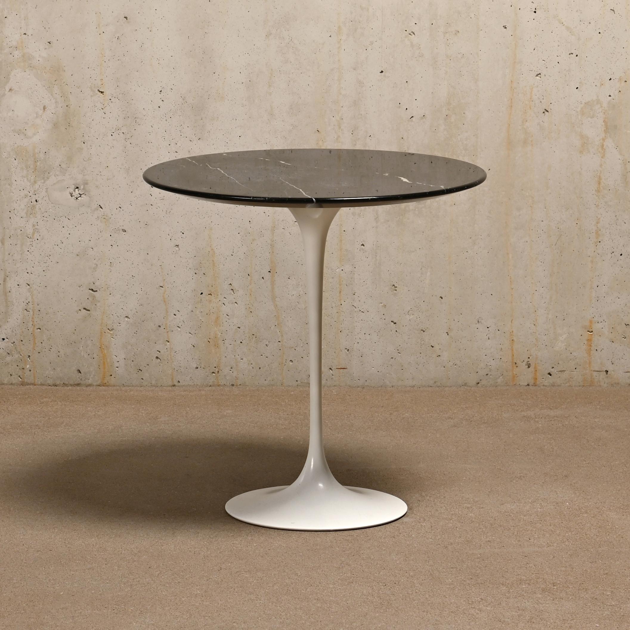Simple and elegant pedestal side table desgined by Eero Saarinen in 1956 for Knoll. Thin marble table top with tapered edges. The marble has beautiful drawing in neutral beige, gray and black tones. The edge and top is in very good condition with no