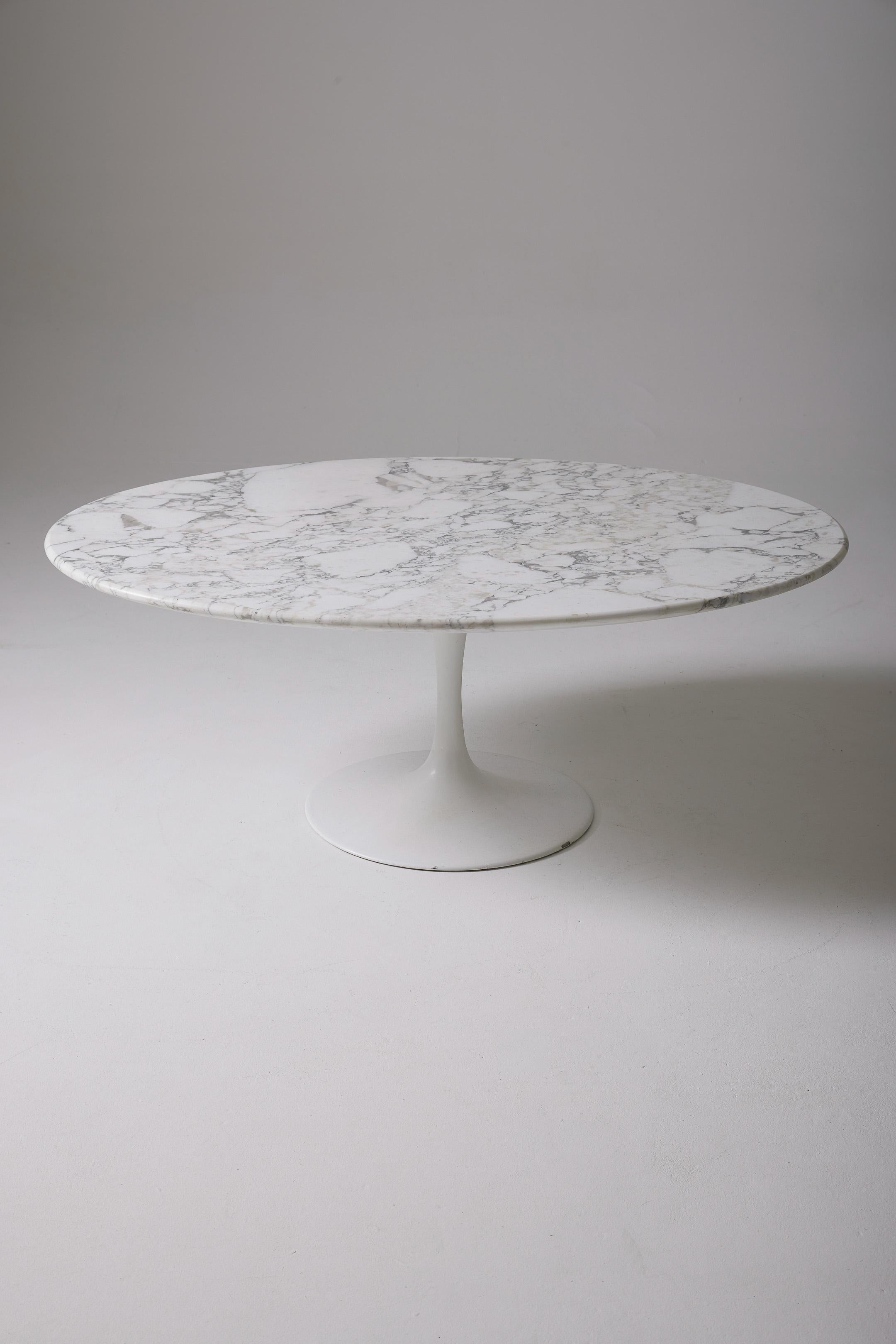 20th Century Eero Saarinen Pedestal Table For Sale