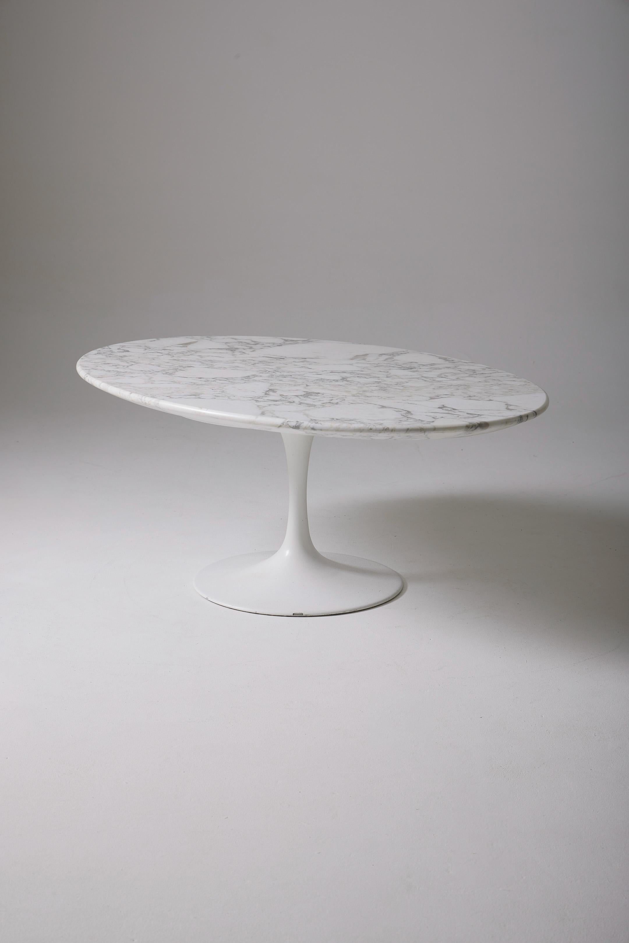 Eero Saarinen Pedestal Tisch im Angebot 1