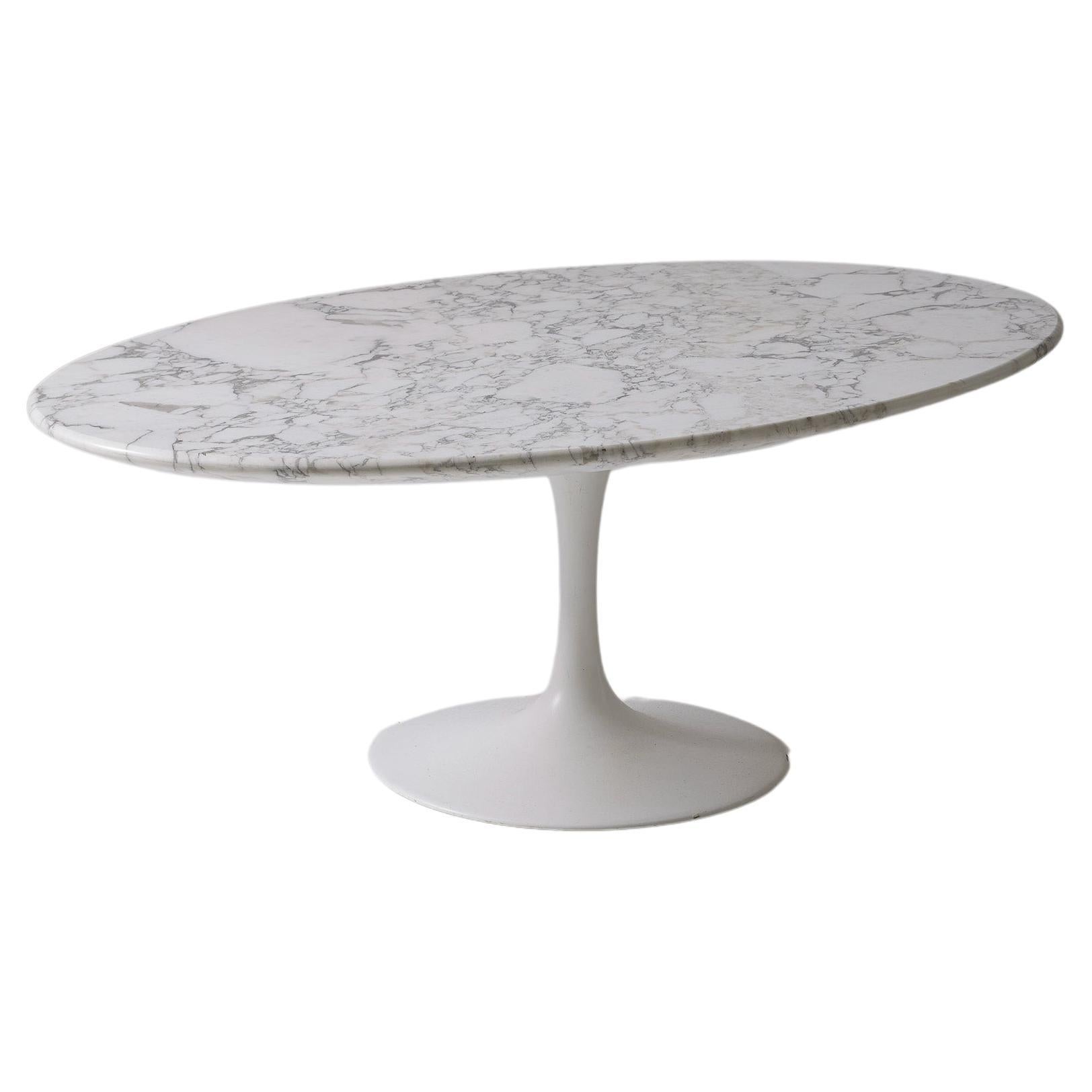 Eero Saarinen Pedestal Tisch im Angebot