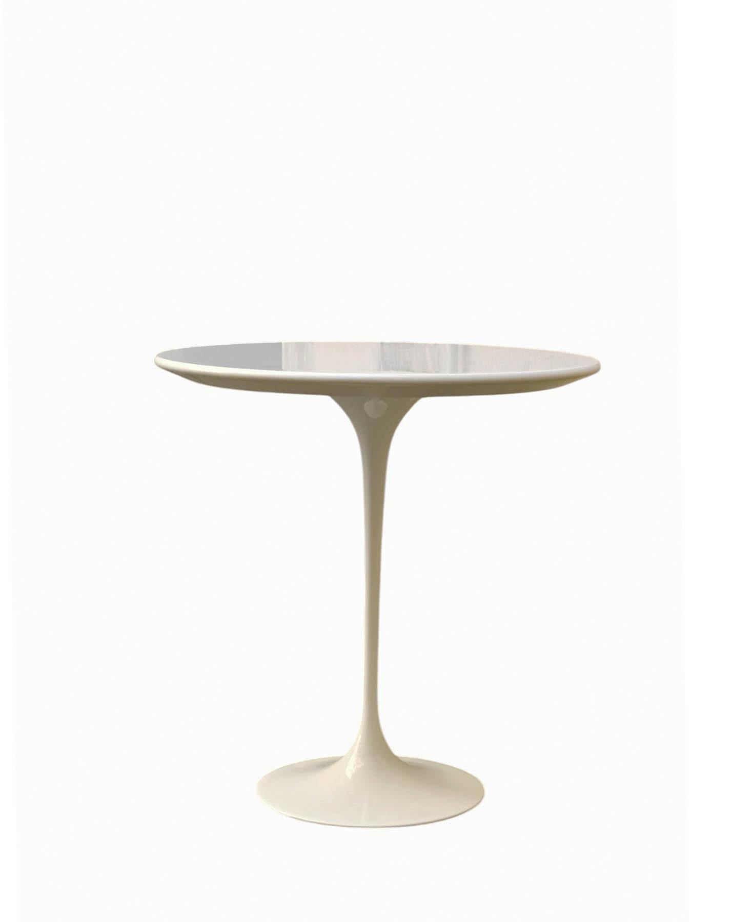 Mid-Century Modern Eero Saarinen per Knoll International Tavolino 