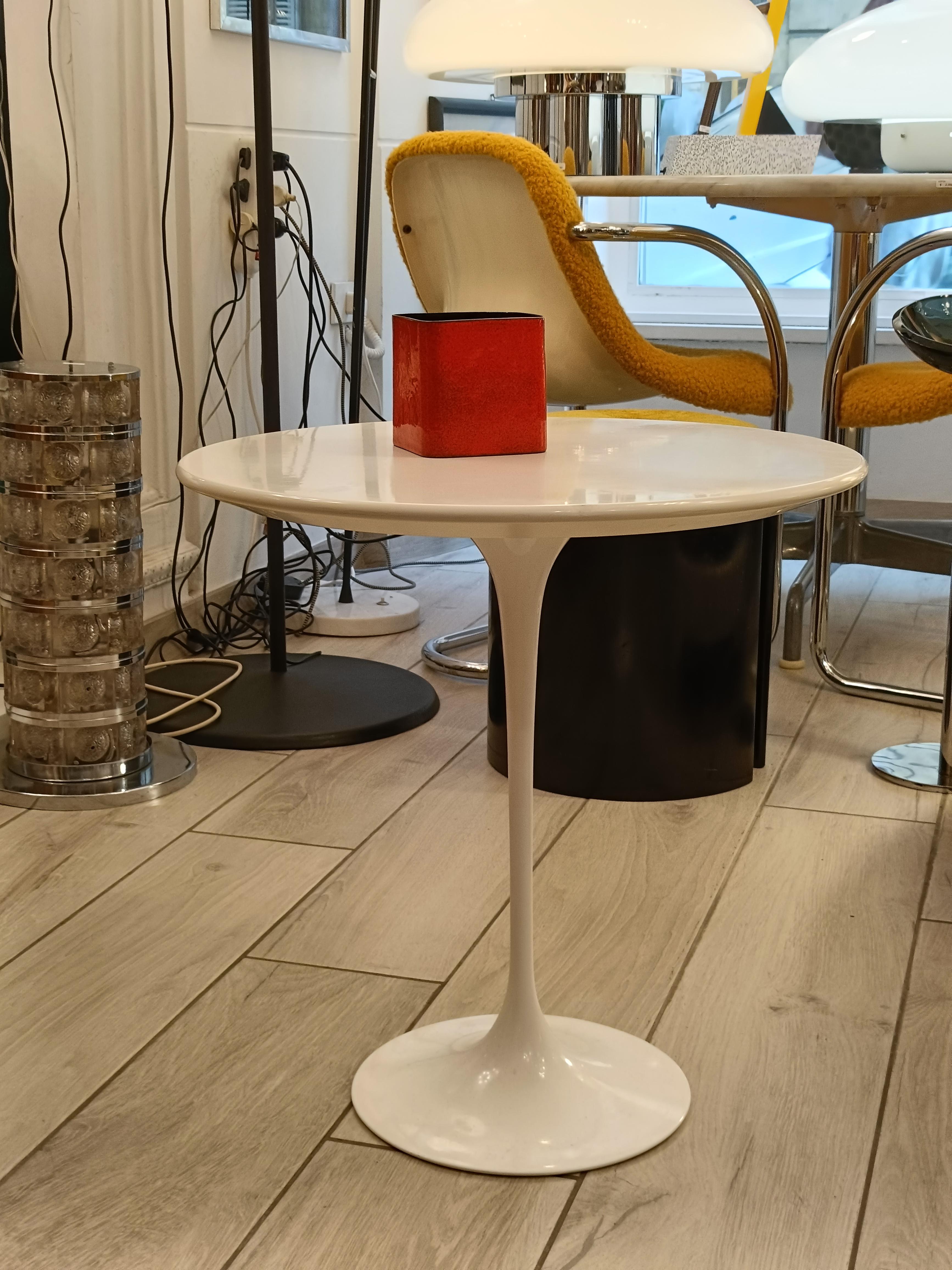 Italian Eero Saarinen per Knoll International Tavolino 