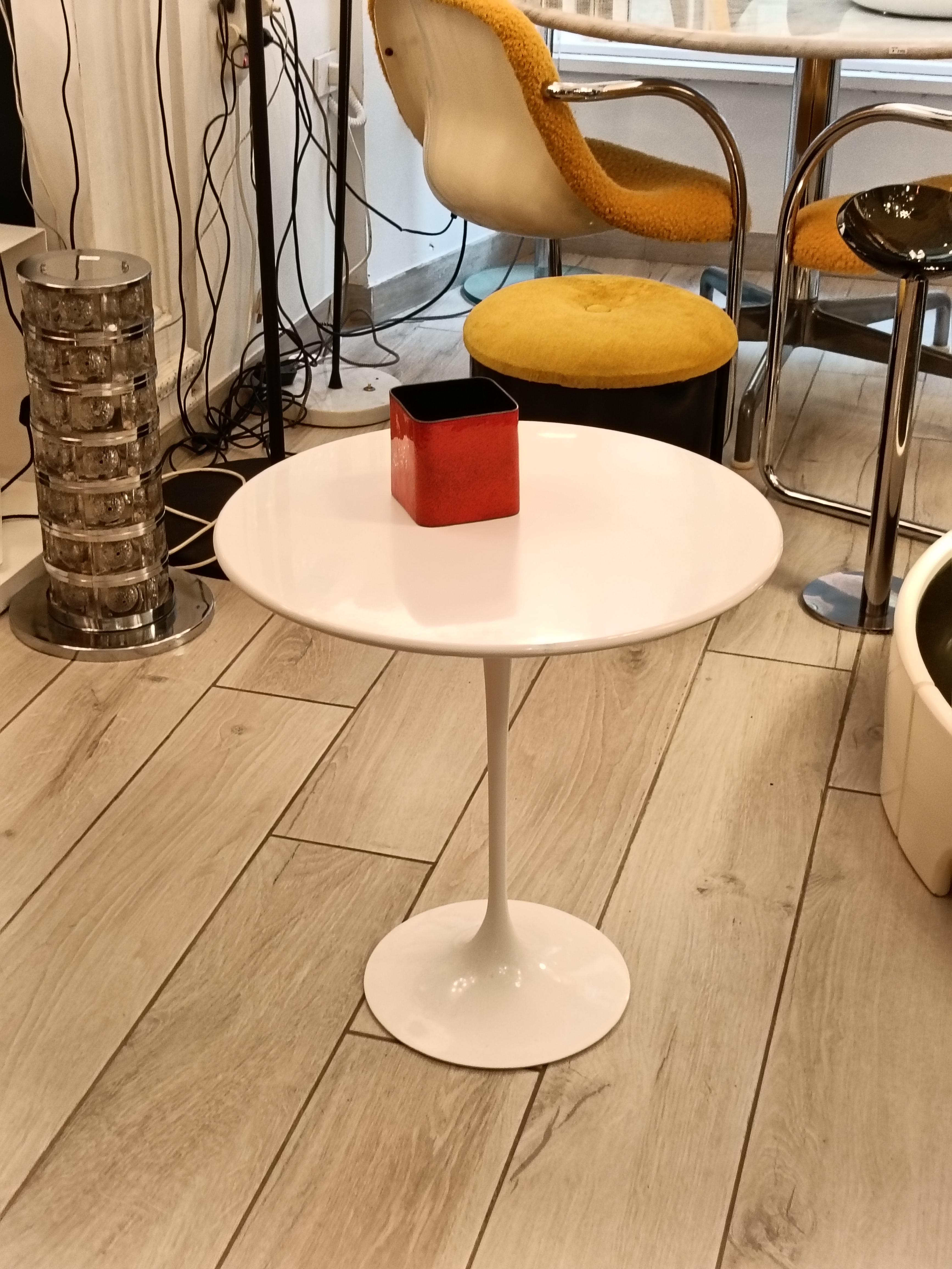 Eero Saarinen per Knoll International Tavolino 