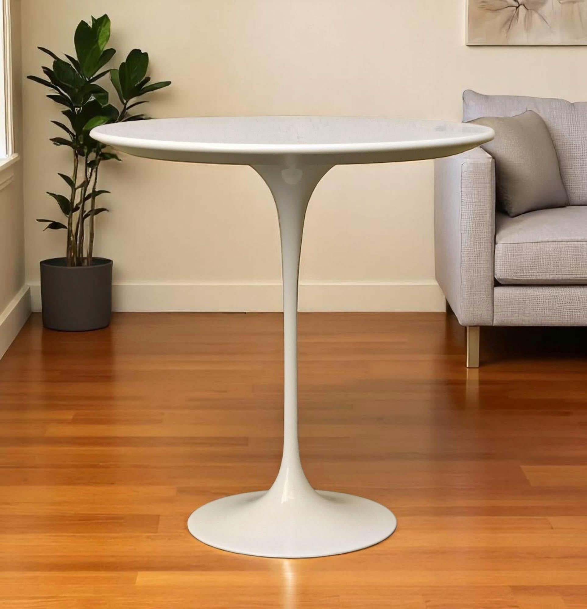 Late 20th Century Eero Saarinen per Knoll International Tavolino 