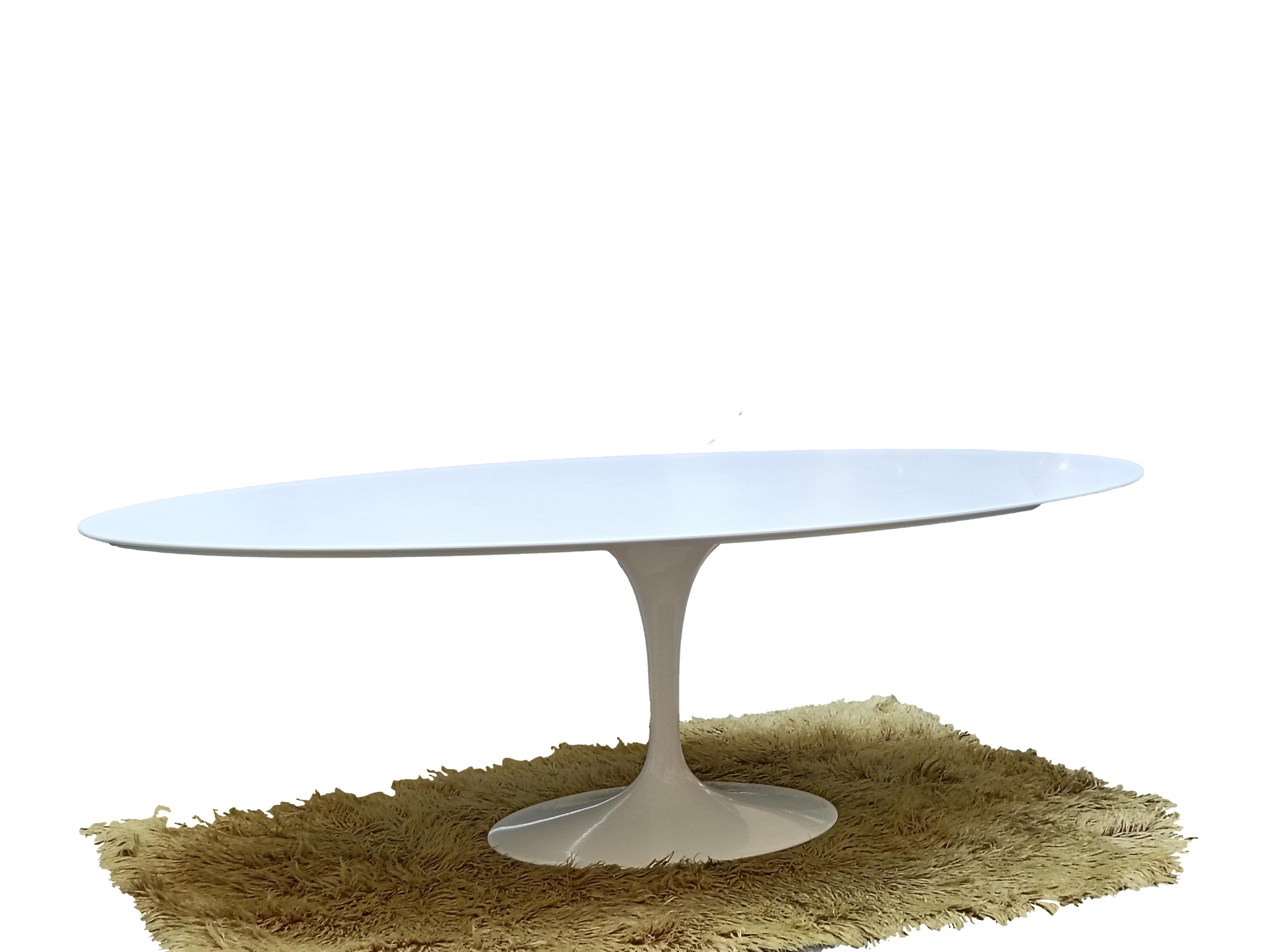 Oval table Model Tulip designed by Eero Saarinen, offered with MDF laminate top  white stain-resistant and scratch-resistant, has a round cast aluminum base.