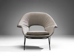 Rara e precoce sedia "Womb" di Eero Saarinen con tappezzeria grigia e metallo