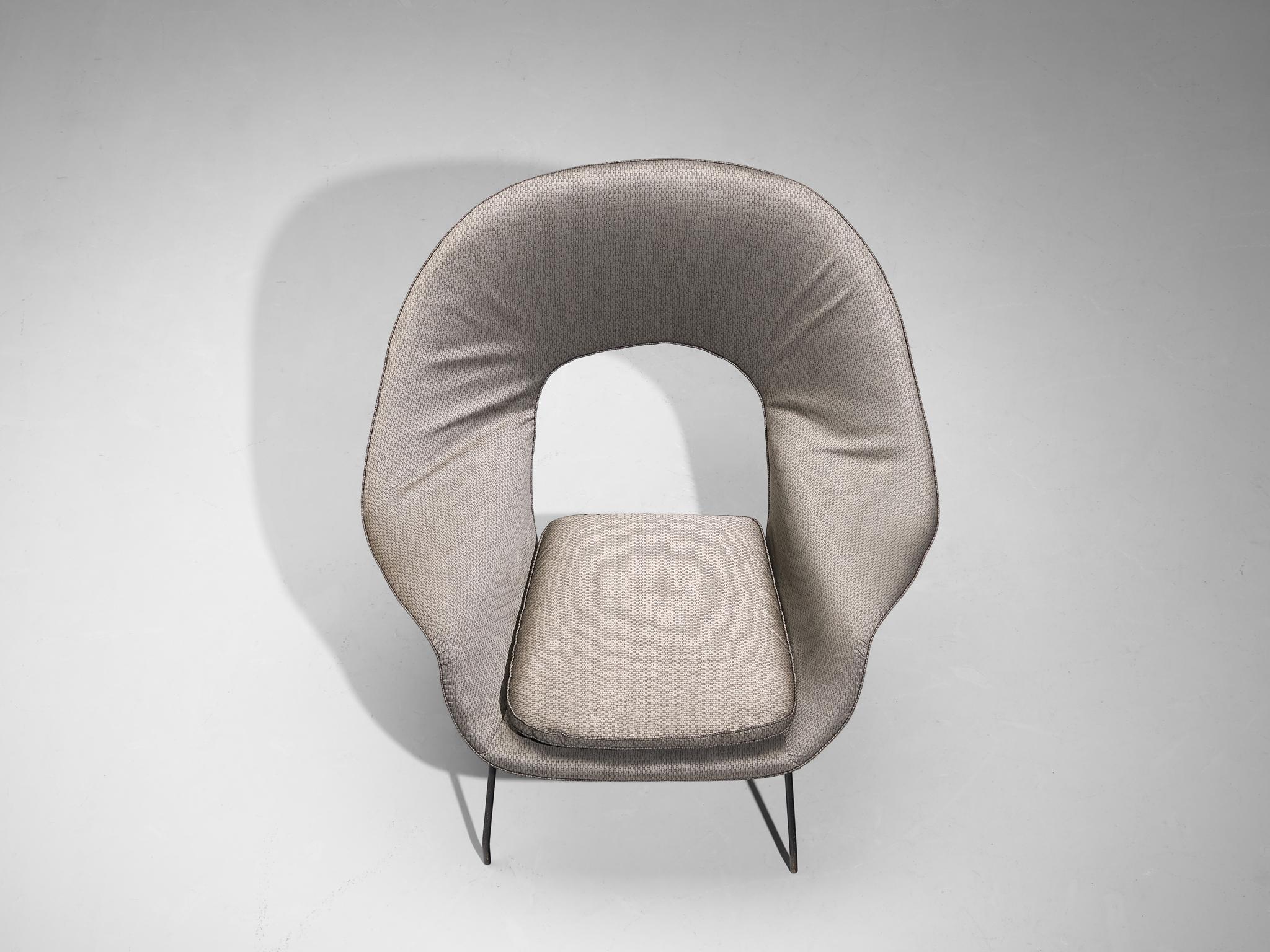 Eero Saarinen Rare and Early 'Womb' Chair in Grey Upholstery and Metal In Good Condition For Sale In Waalwijk, NL