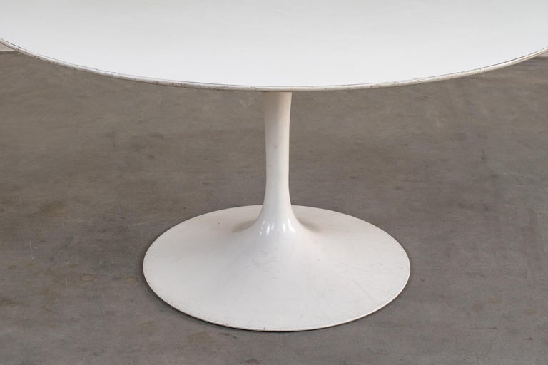 Cast Eero Saarinen White Round Pedestal Dining Table in Aluminium and Laminate For Sale