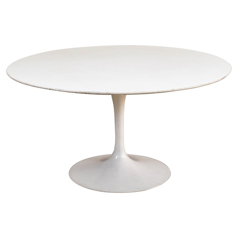 Eero Saarinen Round Pedestal Table in Aluminium and Laminate by Knoll