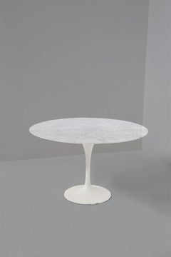 Eero Saarinen Round Table in White Marble