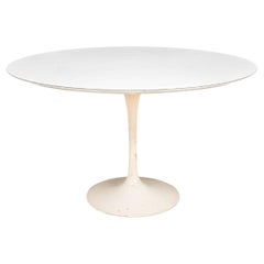 Eero Saarinen Runder Tulpen-Esstisch