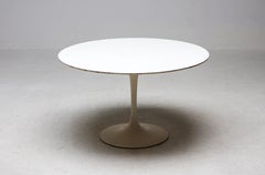 Eero Saarinen Round Tulip Pedestal Coffee Table in White Laminate by Knoll, 1960