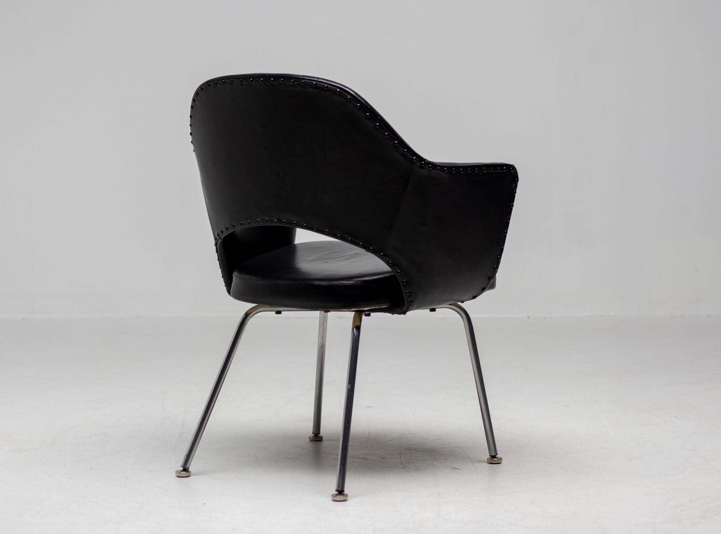 Eero Saarinen Series 71 Executive Armchairs for Knoll in Black Leather, 1960s In Good Condition For Sale In Dronten, NL