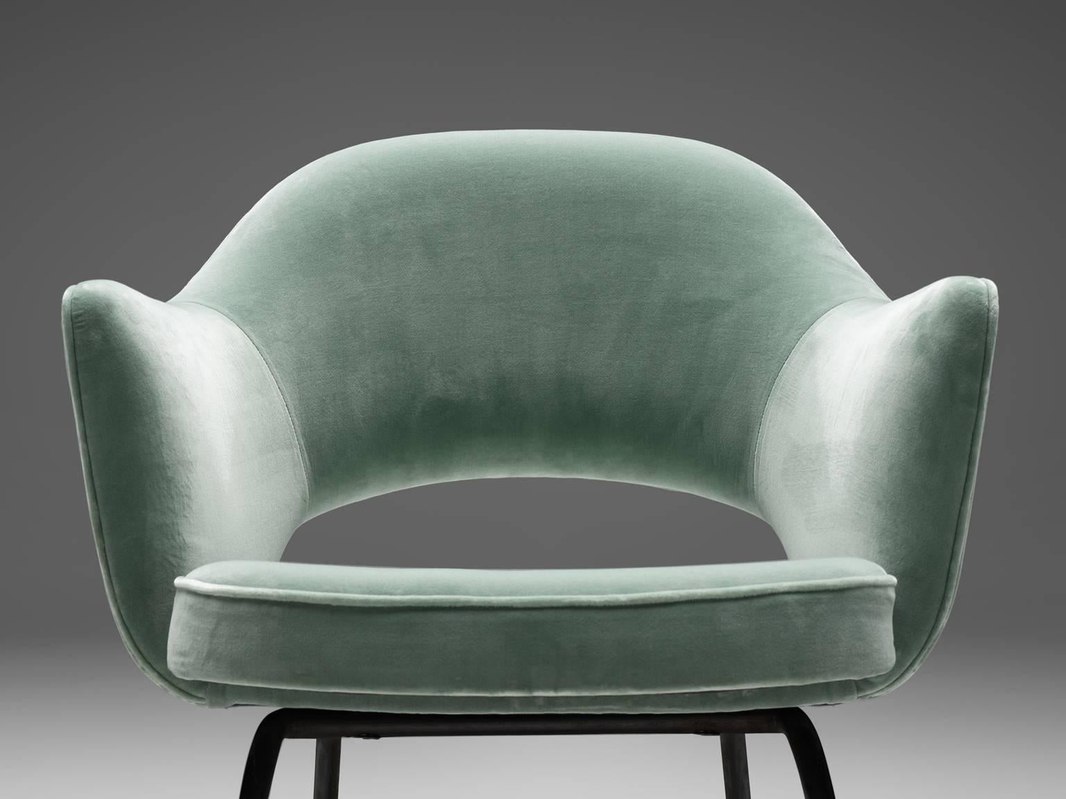 Eero Saarinen Set of Six Reupholstered Armchairs in Velvet and Metal 3