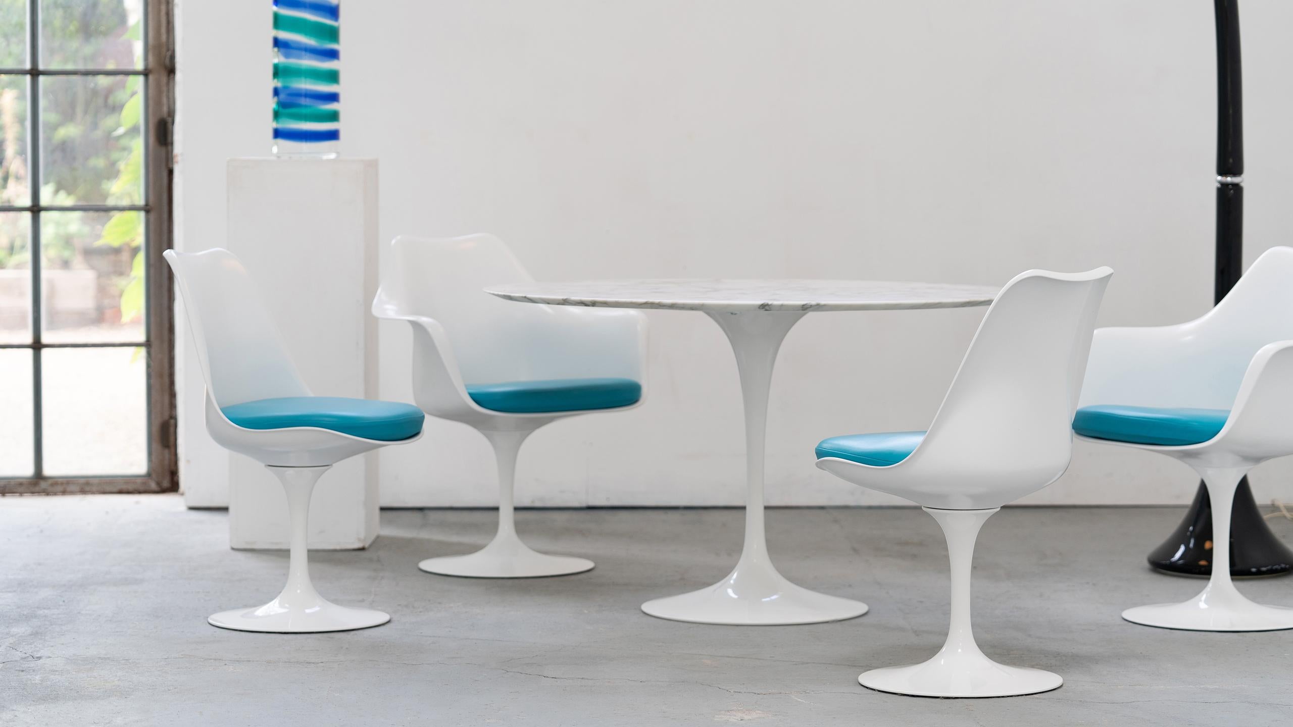 Mid-20th Century Eero Saarinen, Set of 4 Tulip Chair by Knoll International in Turquoise-Blue