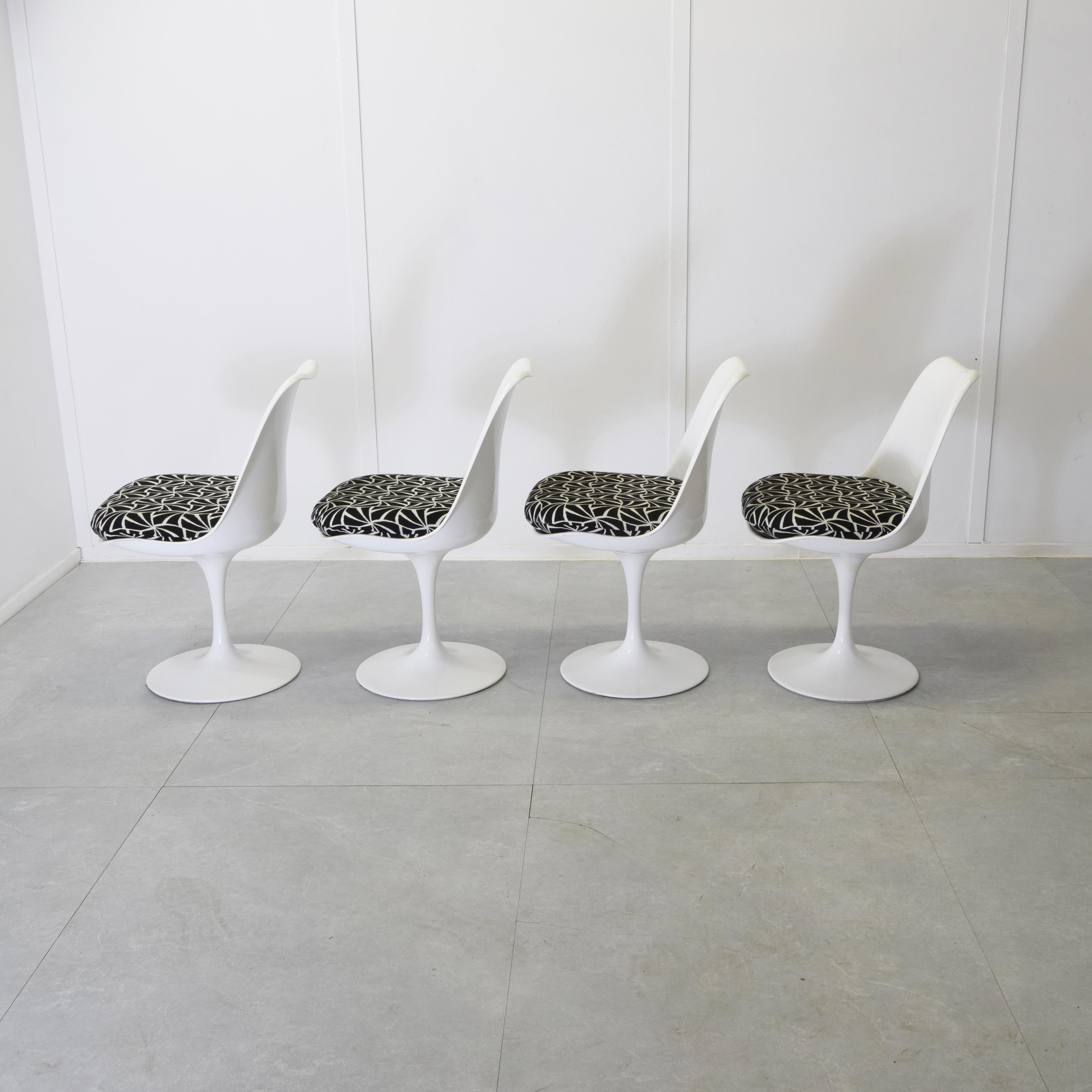 Set di quattro sedie Tulip di Eero Saarinen anni '70 in vendita 2