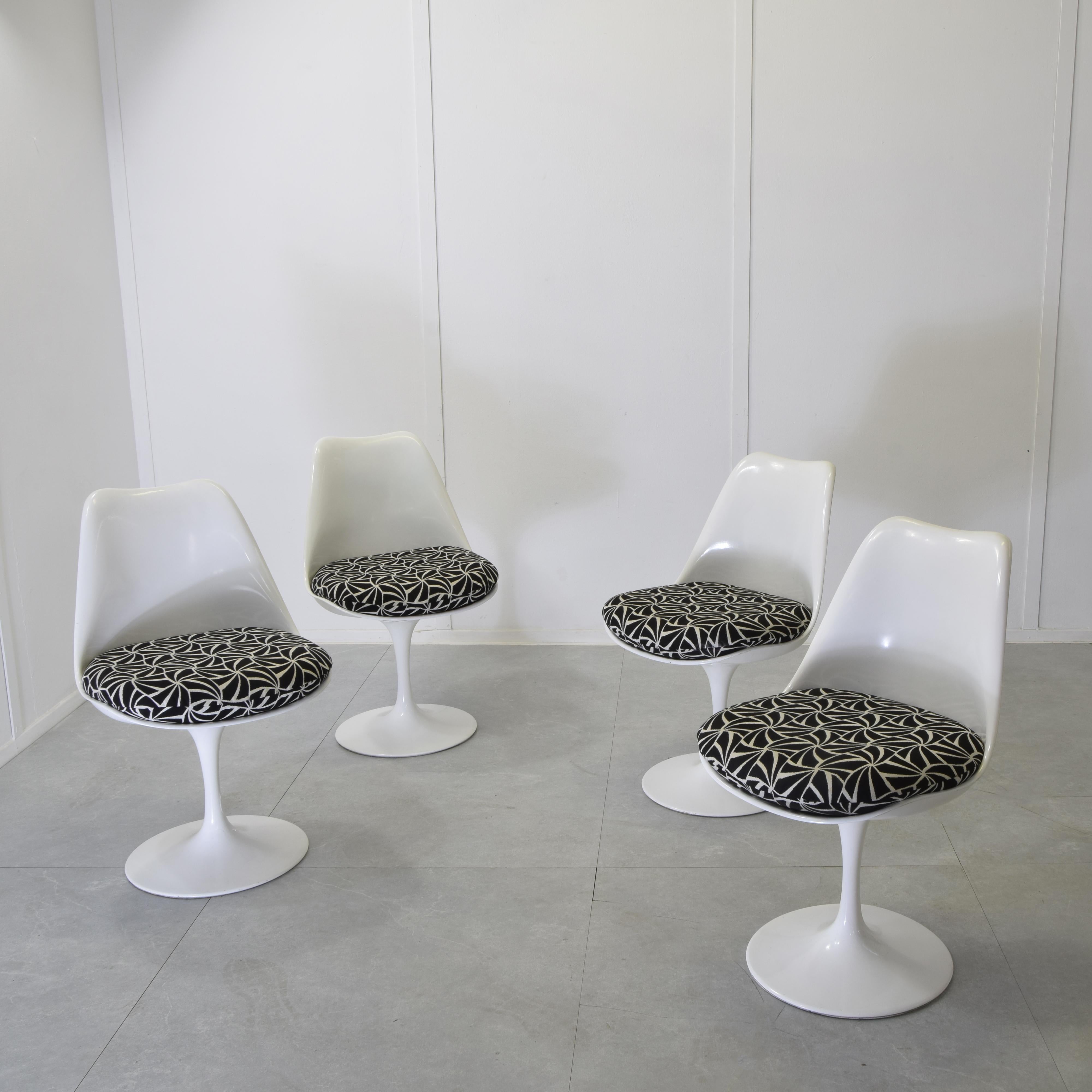 Mid-Century moderno Set di quattro sedie Tulip di Eero Saarinen anni '70 in vendita
