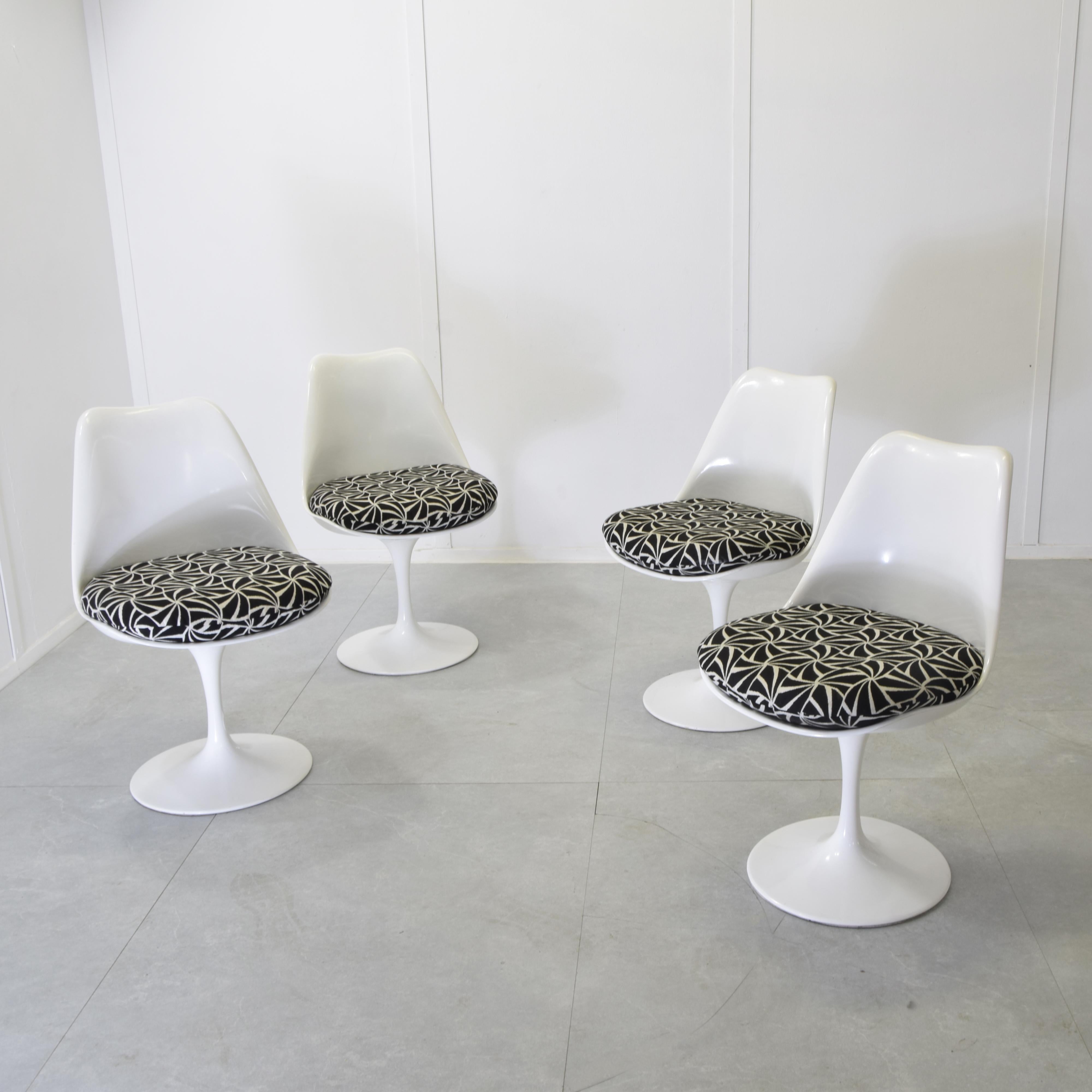 Italiano Set di quattro sedie Tulip di Eero Saarinen anni '70 in vendita