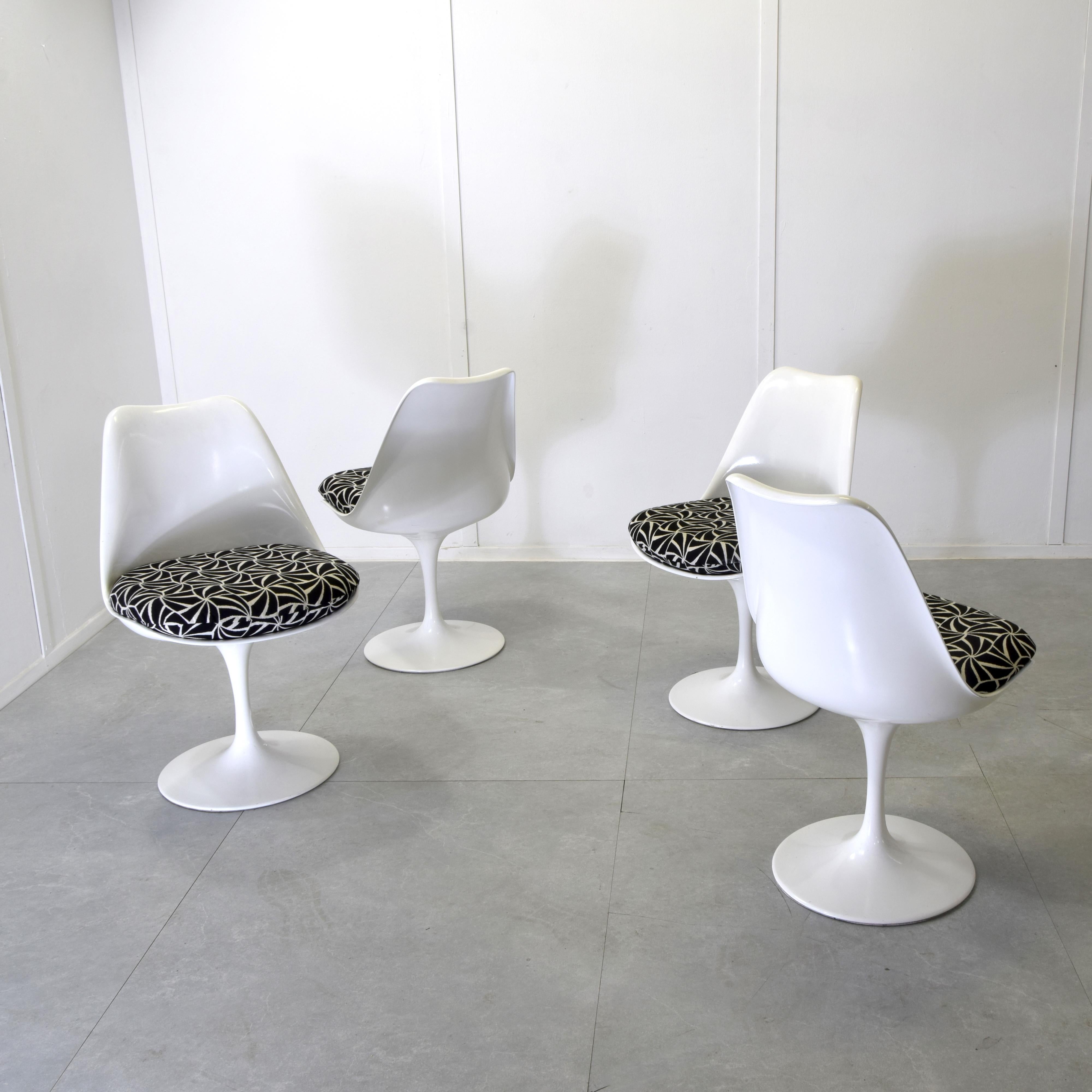 Laccato Set di quattro sedie Tulip di Eero Saarinen anni '70 in vendita