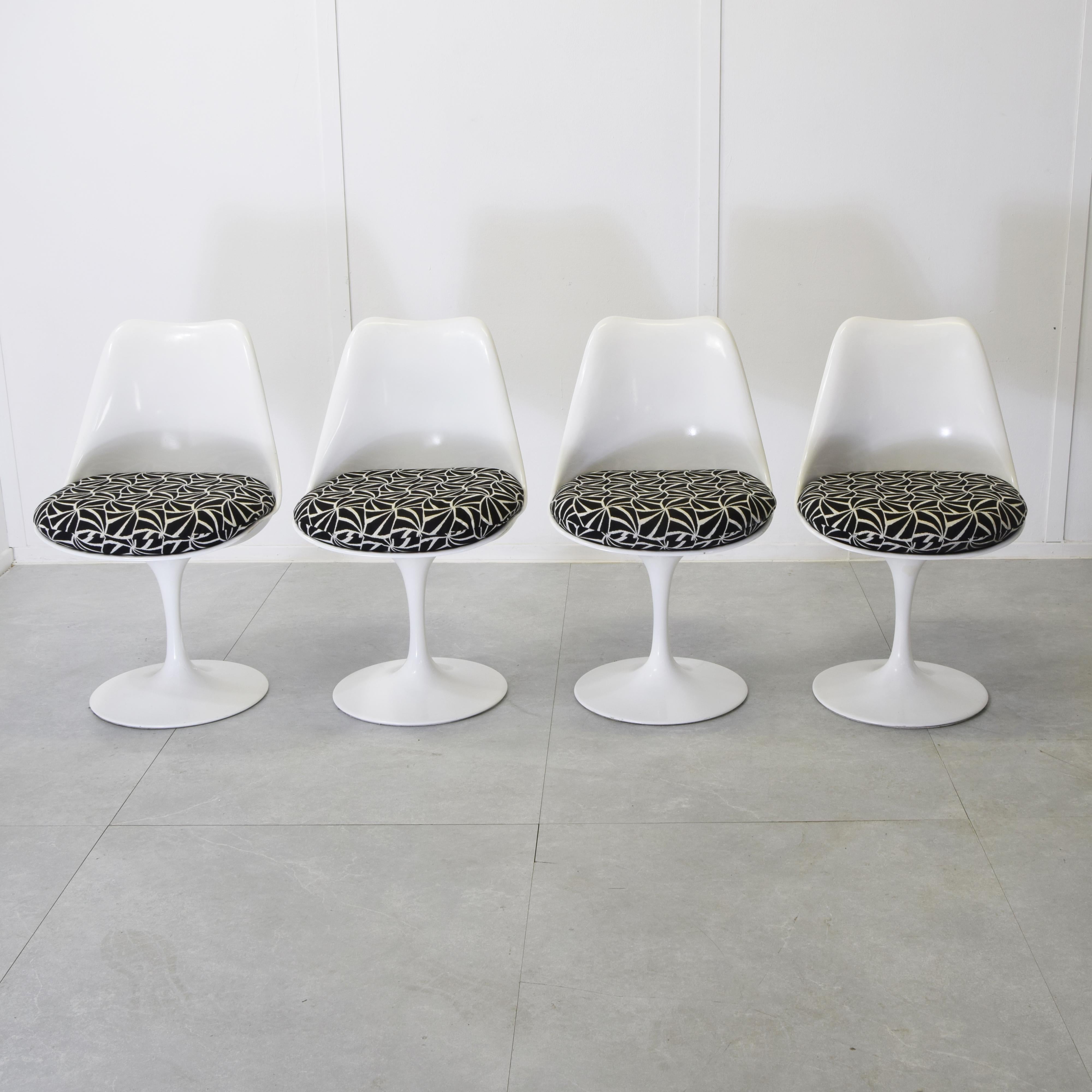 Fine XX secolo Set di quattro sedie Tulip di Eero Saarinen anni '70 in vendita