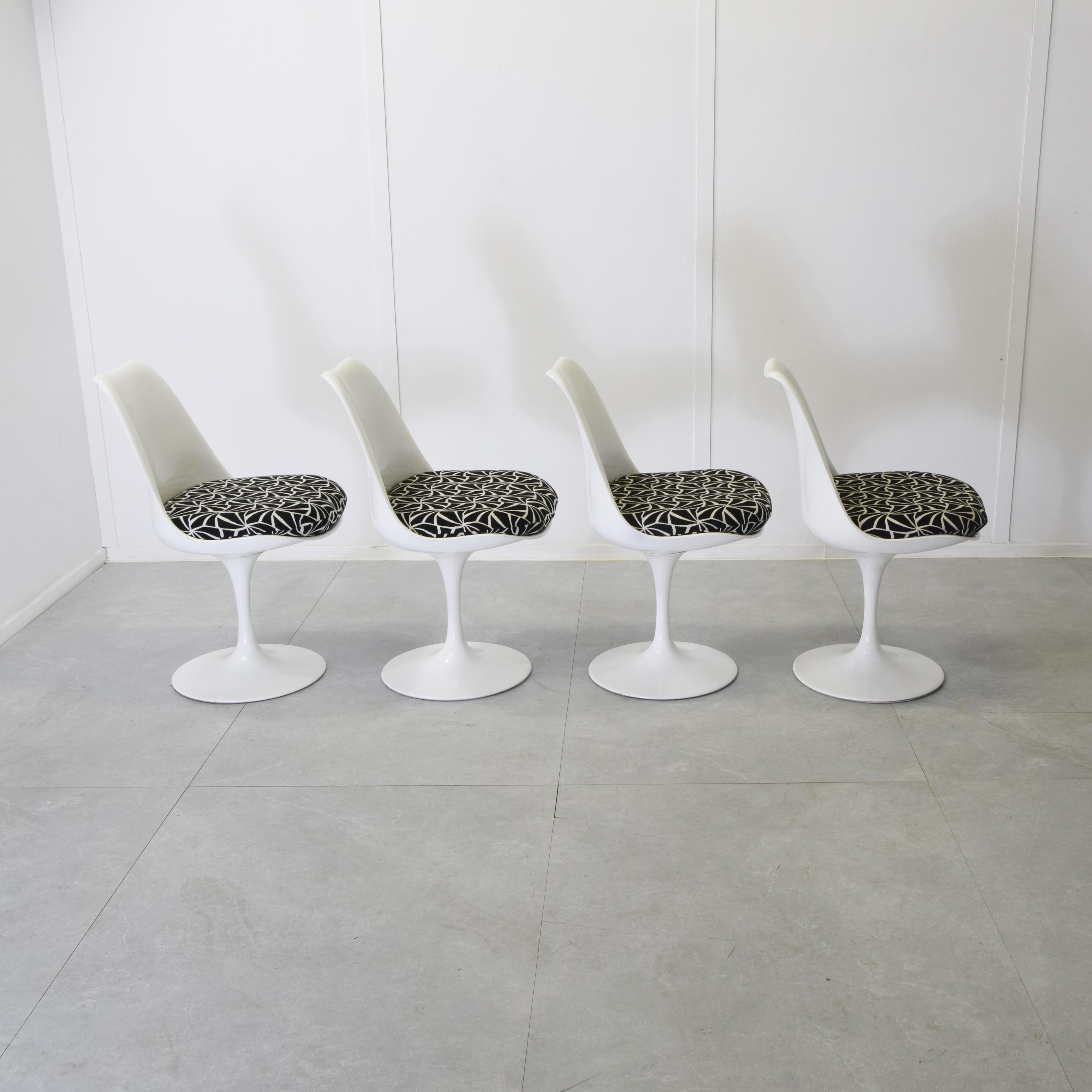 Set di quattro sedie Tulip di Eero Saarinen anni '70 in vendita 1