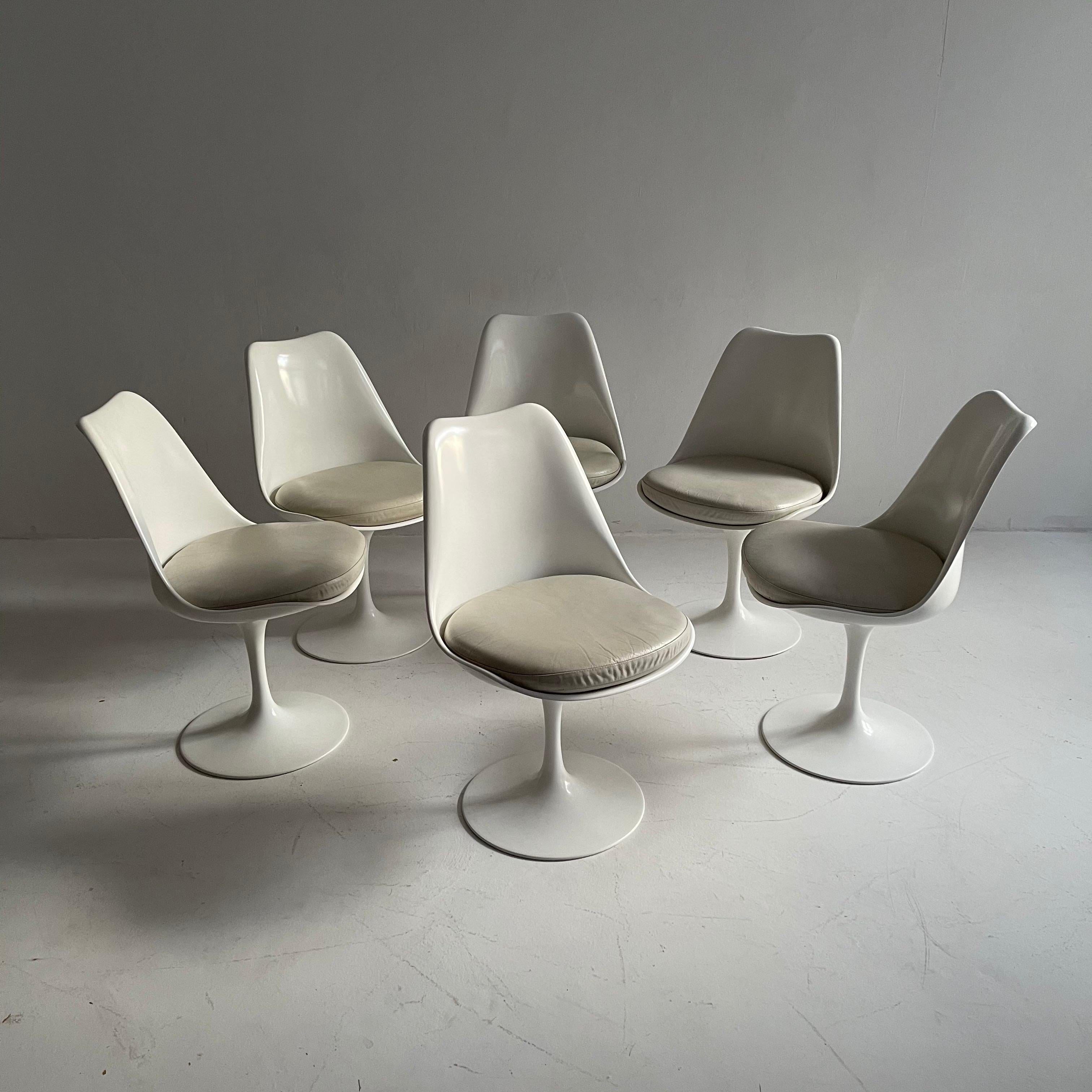 Eero Saarinen Set of Six Tulip Swivel Chairs Original Leather Seats, Knoll 1970s In Good Condition In Vienna, AT