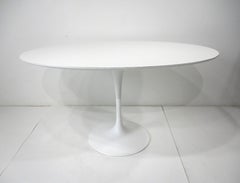 Petite table de salle à manger ou bureau ovale Tulip d'Eero Saarinen pour Knoll