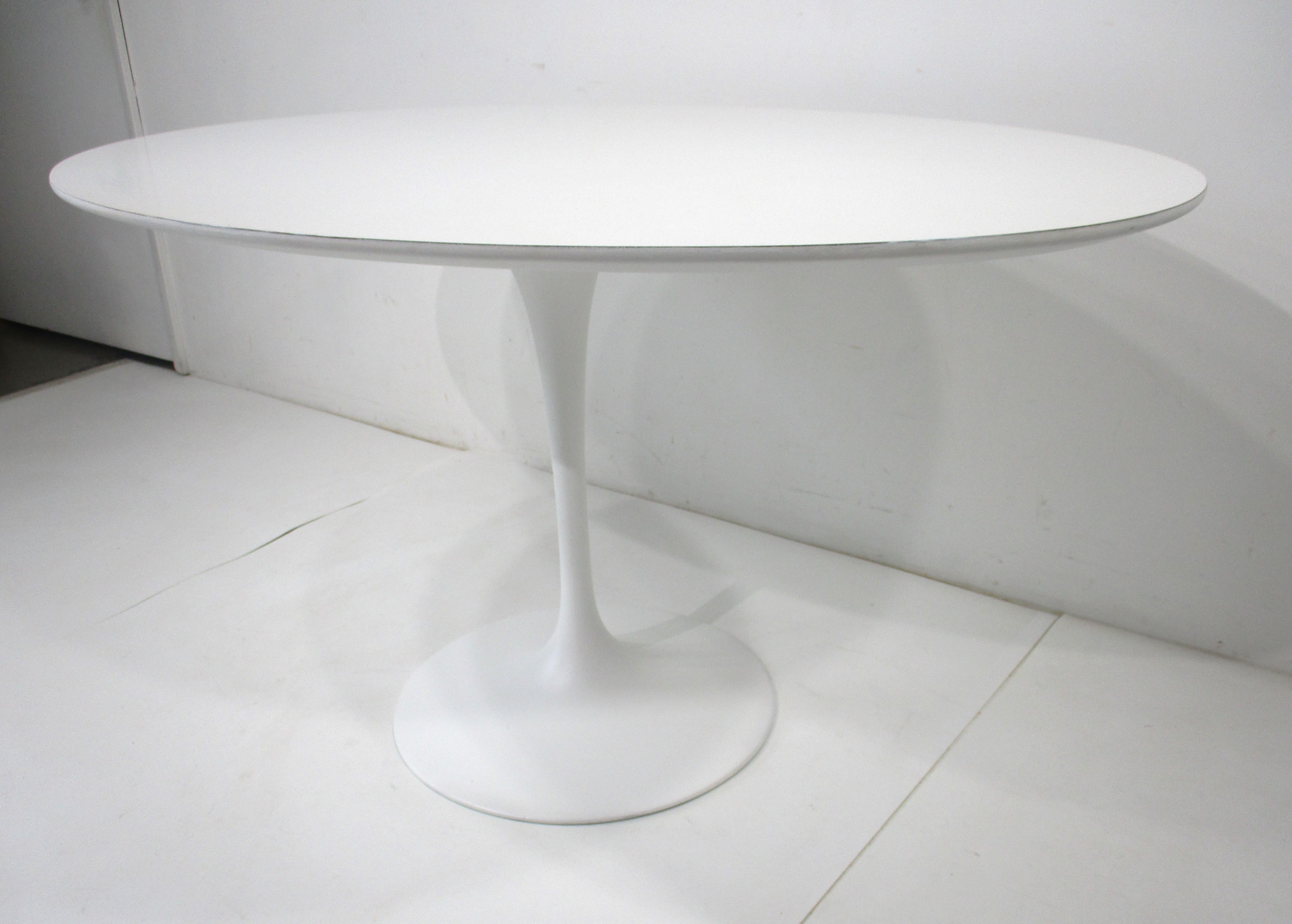 20th Century Eero Saarinen Small Oval Tulip Dining Table or Desk for Knoll